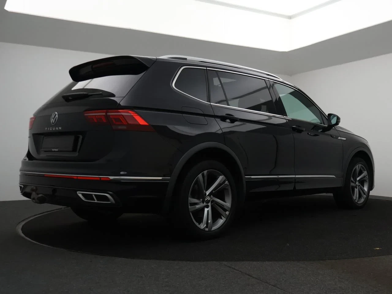 Volkswagen-Tiguan Allspace-image-5