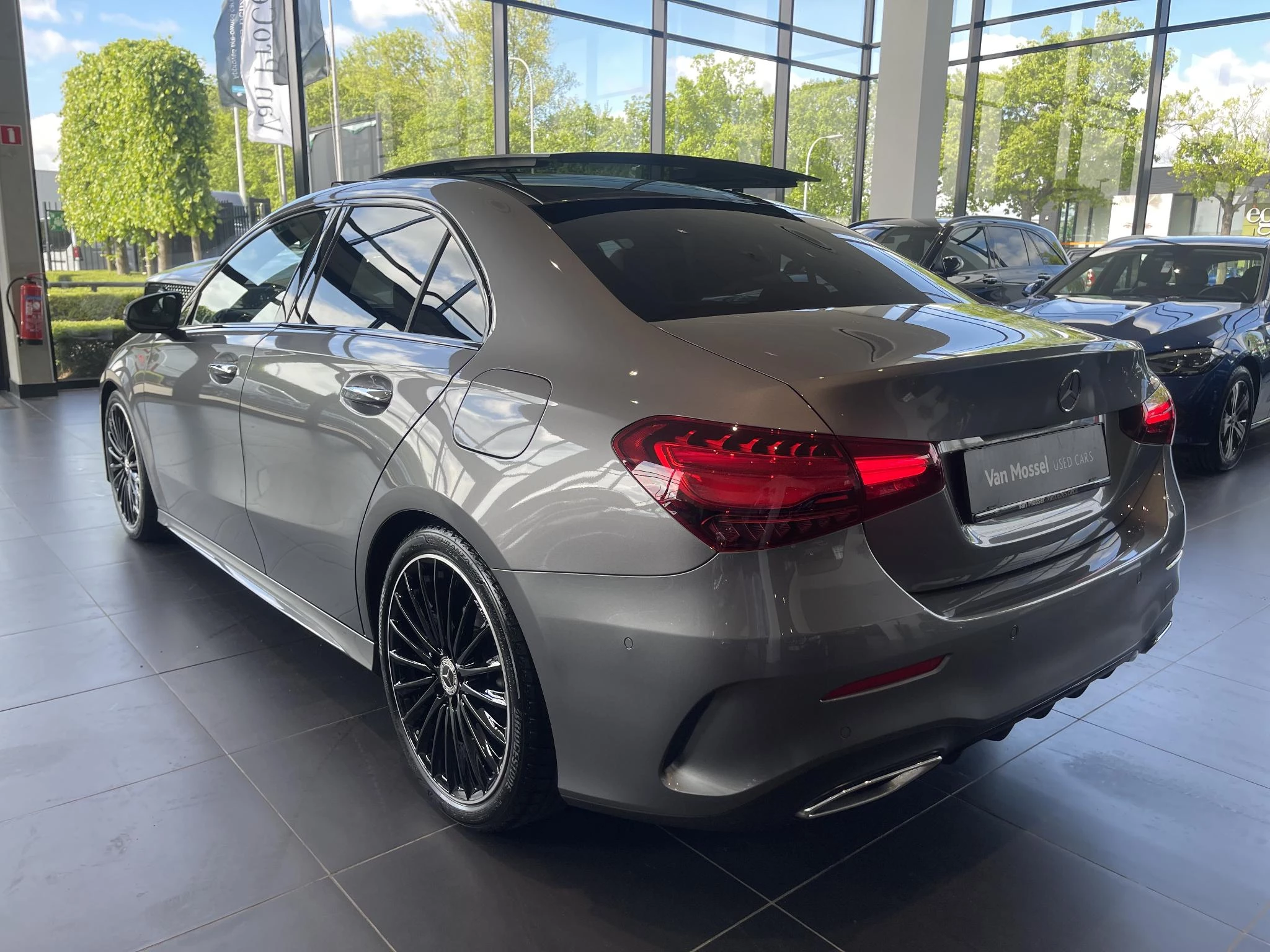 Mercedes-Benz A-Klasse 200 d AMG Line Limousine + PANO DAK + MULTIBEAM + BURMESTER +