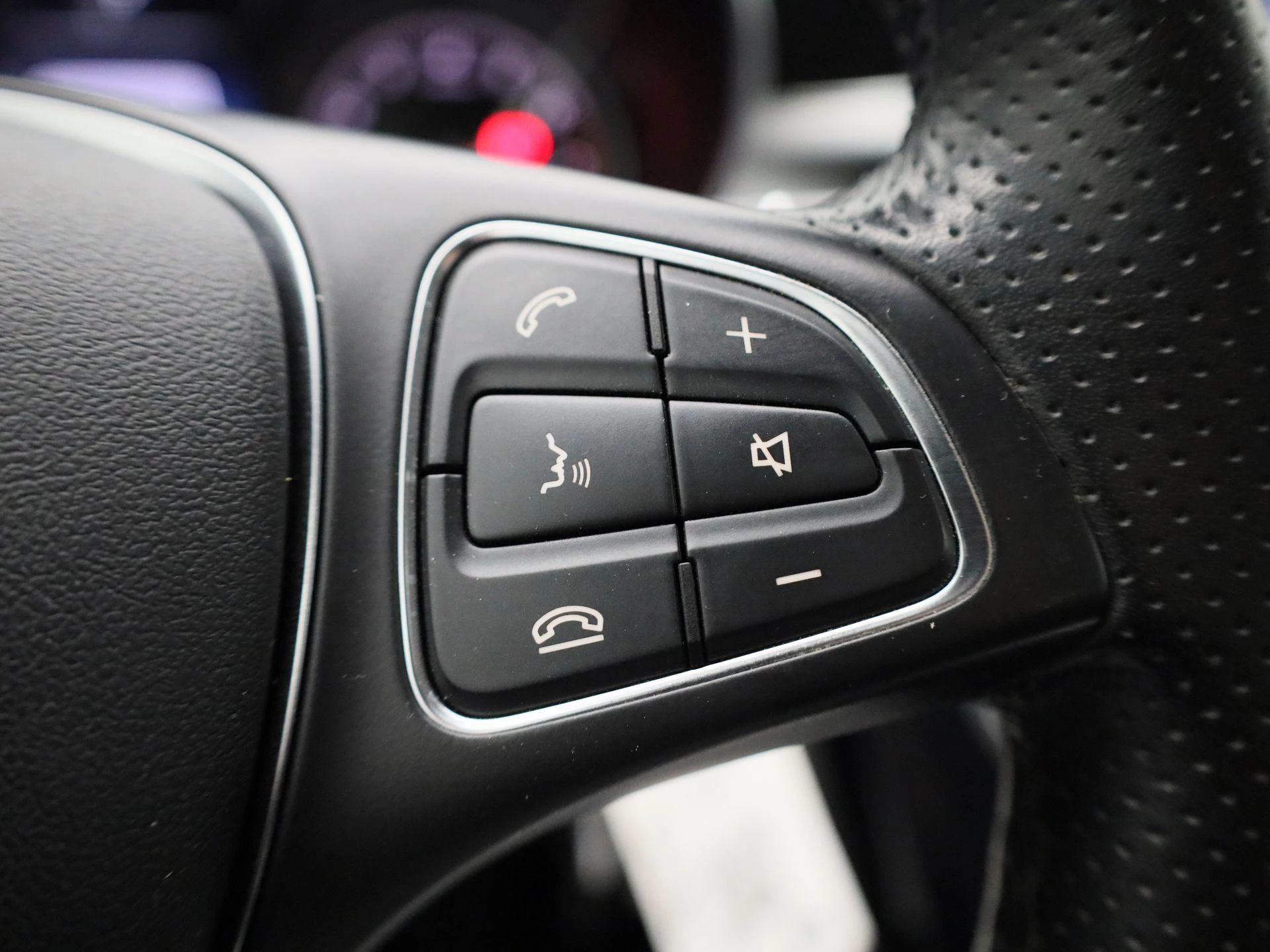 Mercedes-Benz-C-Klasse-image-14