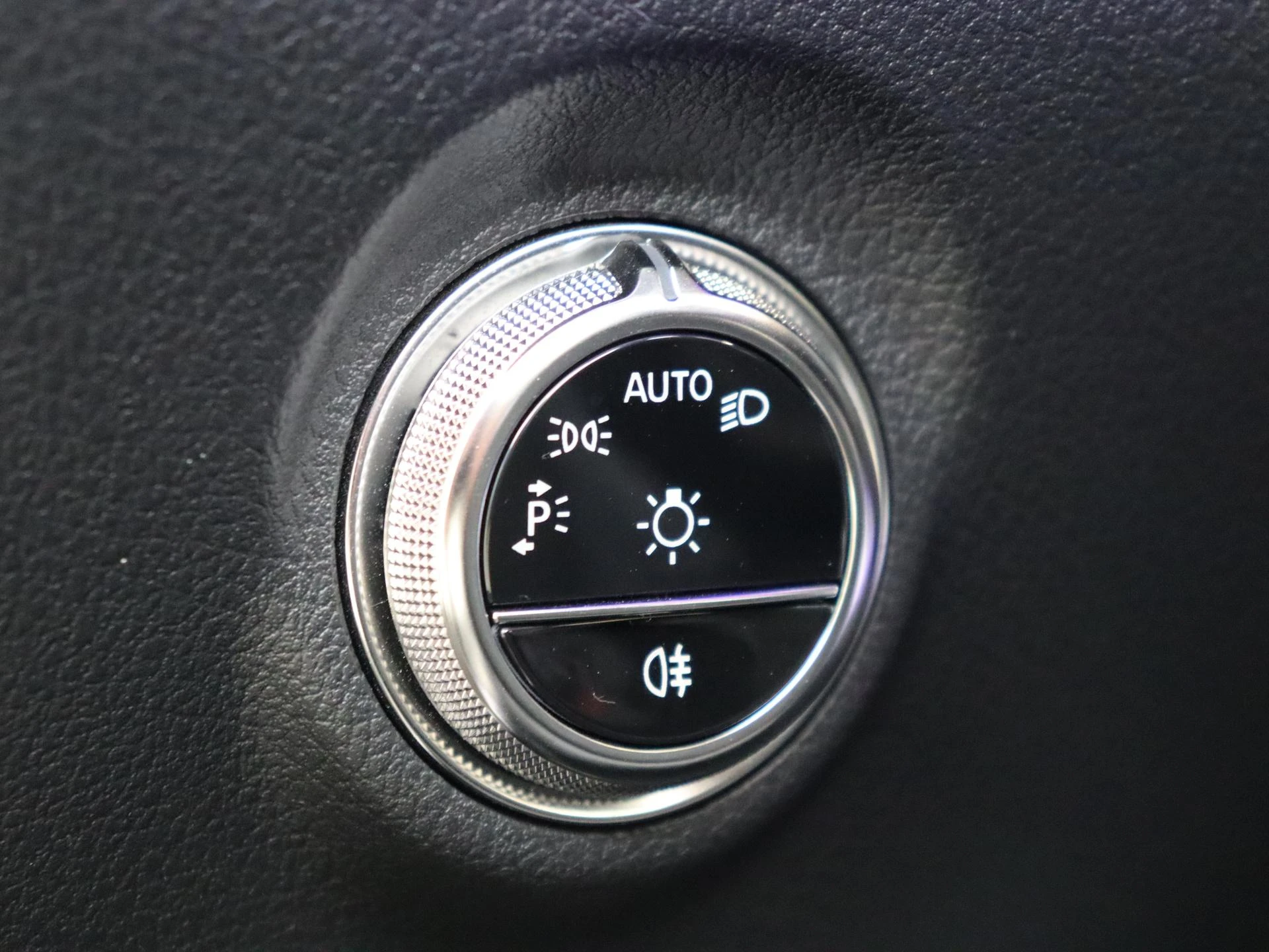Mercedes-Benz-CLE-image-28