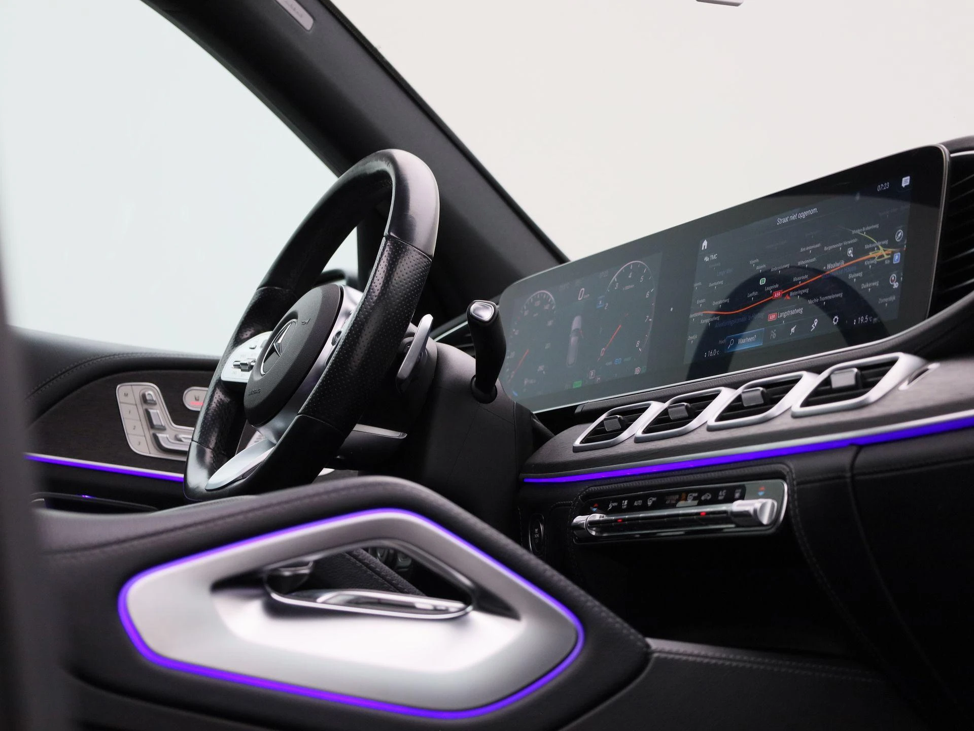 Mercedes-Benz-GLE-image-48