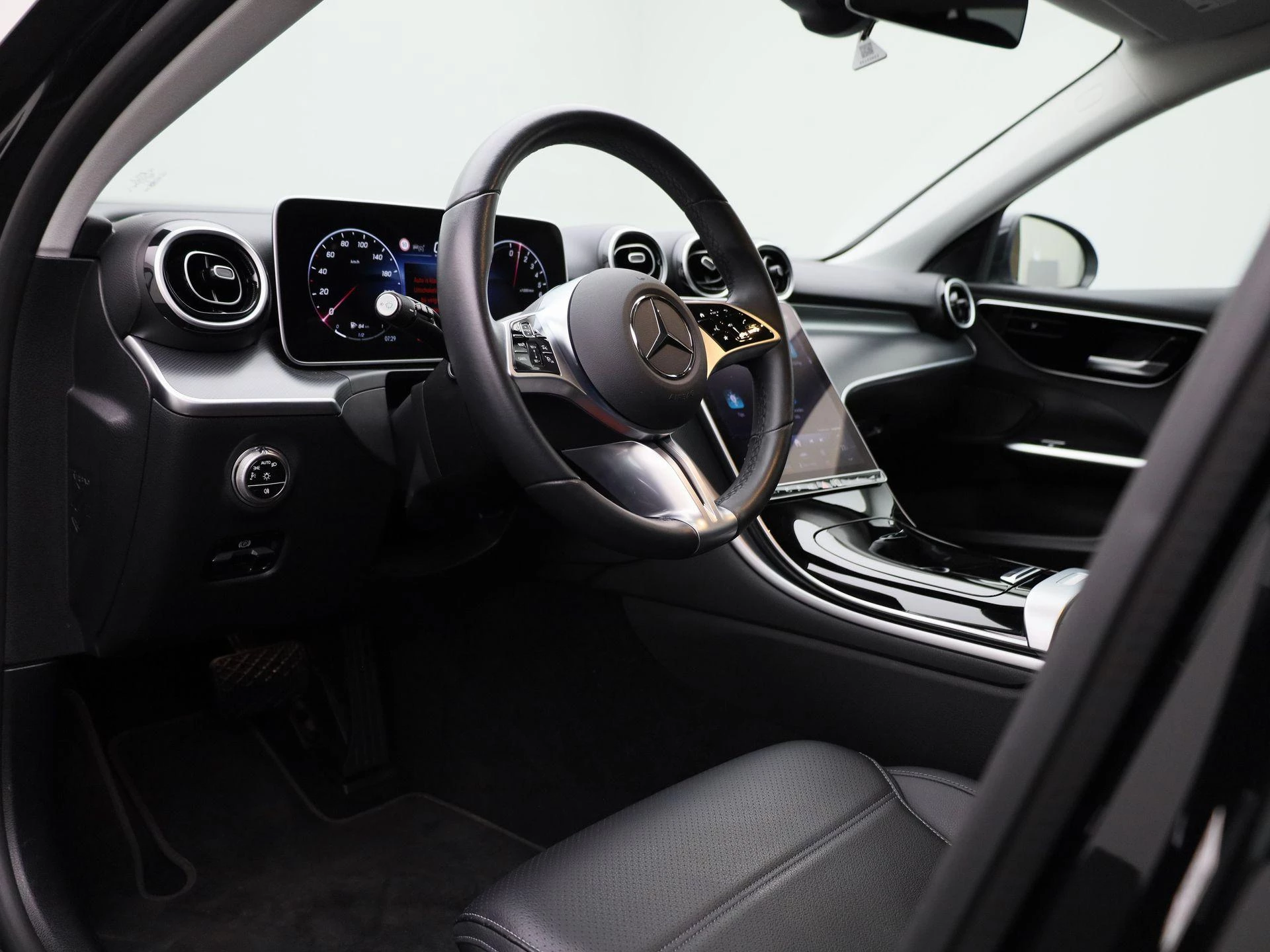 Mercedes-Benz-C-Klasse-image-36