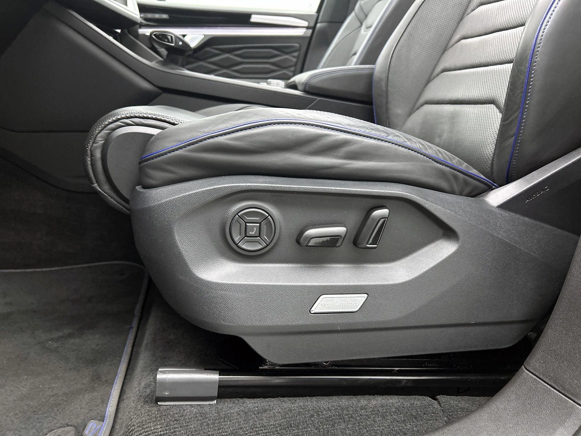 Volkswagen Touareg 3.0 TSi 4MOTION R