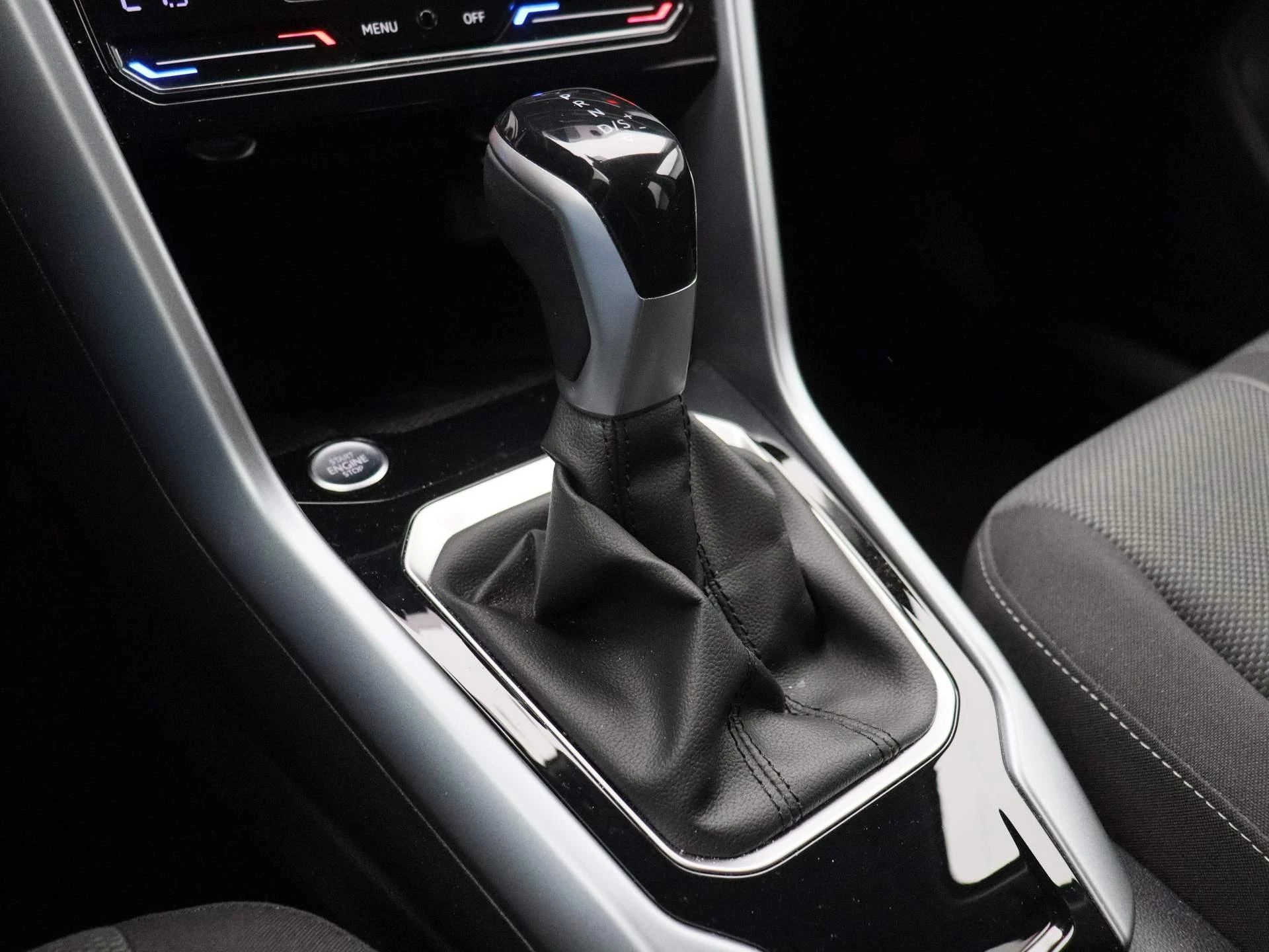 Volkswagen-T-Roc-image-24