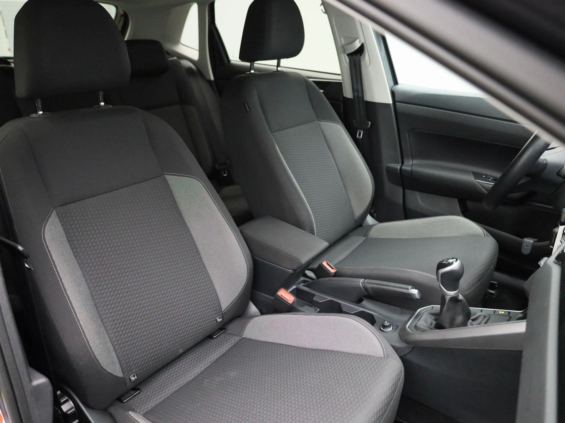 Volkswagen-Polo-image-33
