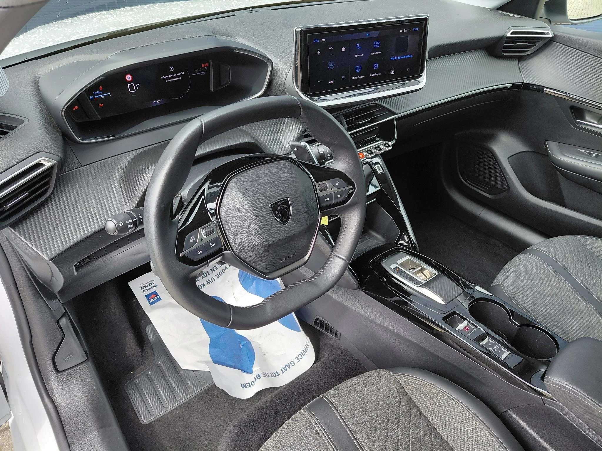 Peugeot-208-image-1