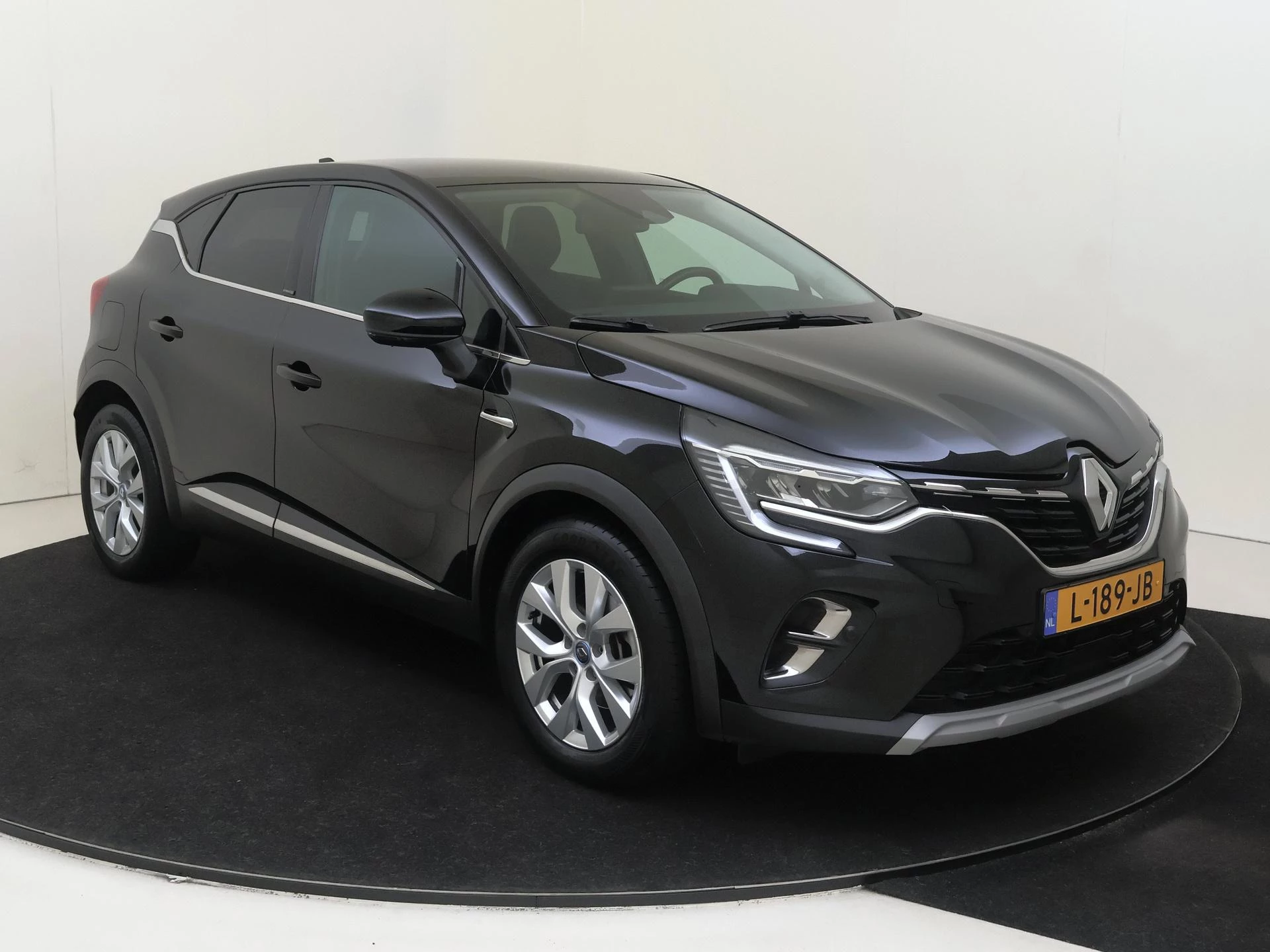 Renault-Captur-image-1