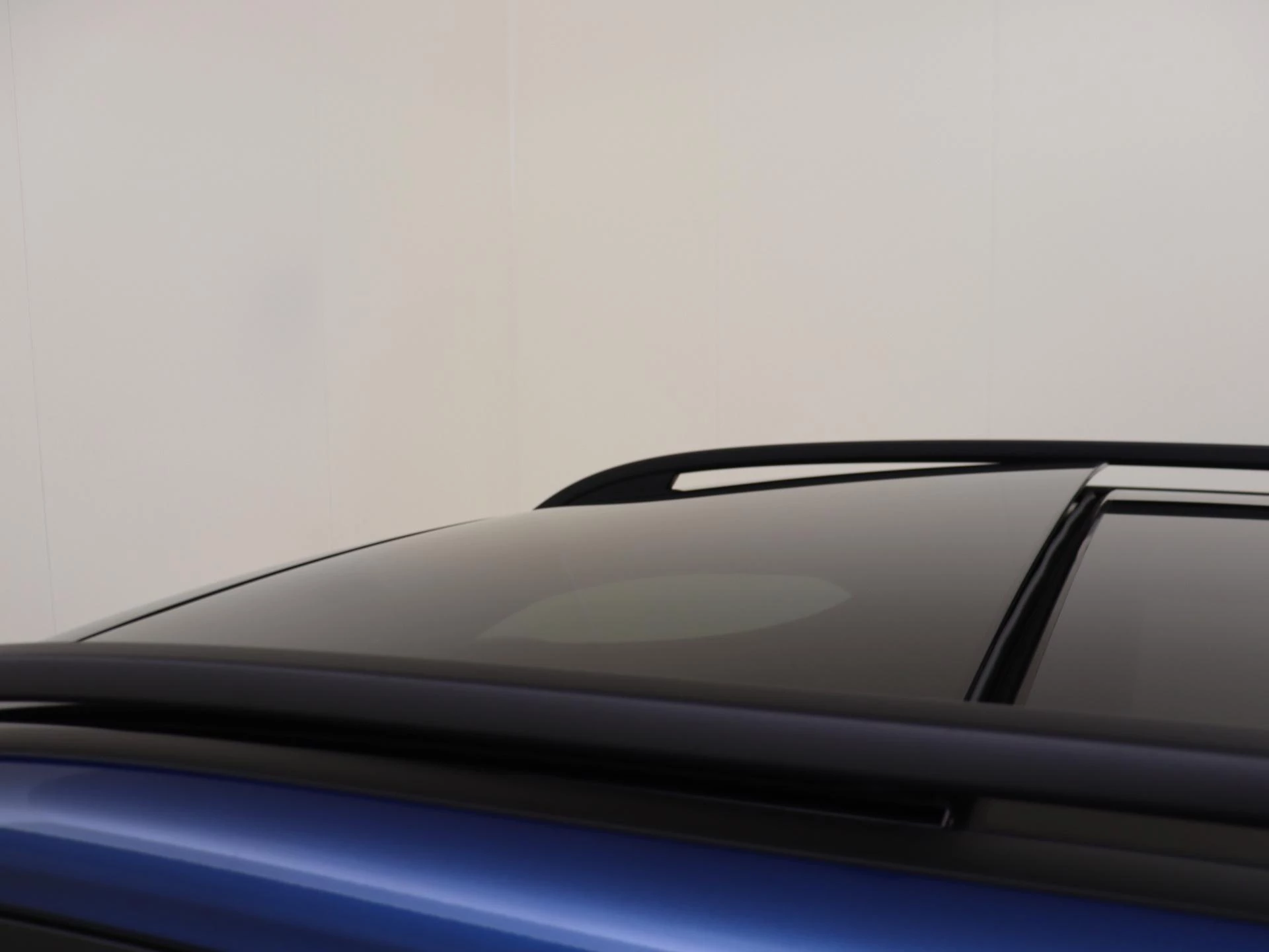 Mercedes-Benz-EQB-image-28