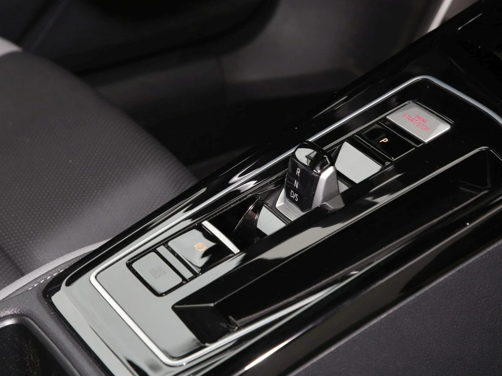 Volkswagen-Golf-image-9