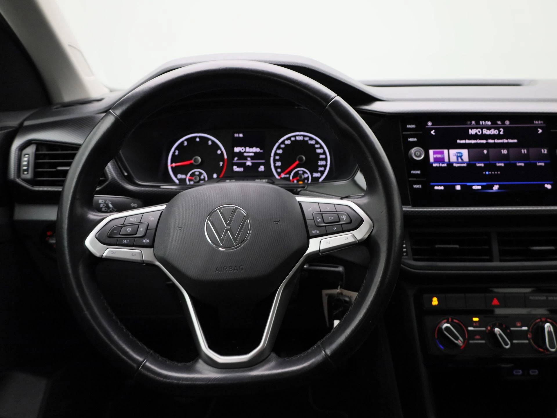 Volkswagen-T-Cross-image-6