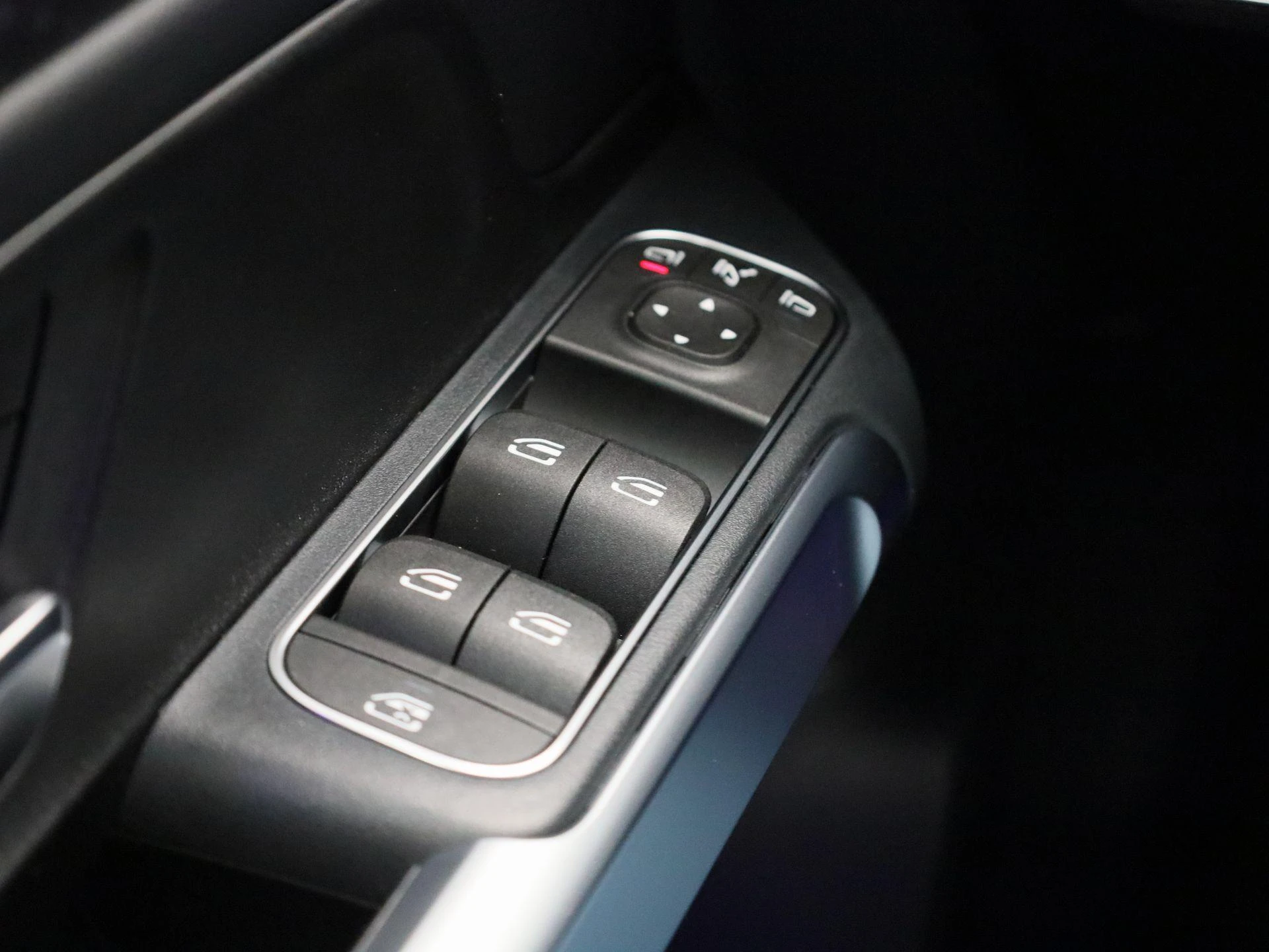Mercedes-Benz-GLB-image-36