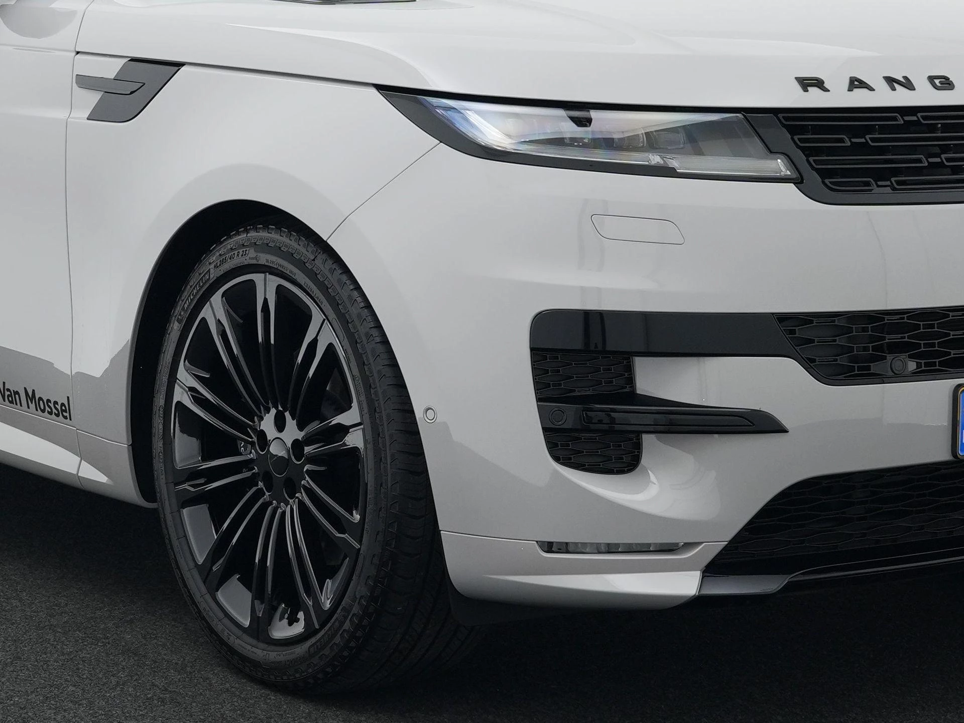 Land Rover Range Rover Sport 3.0 P460e MOMENTUM EDITION