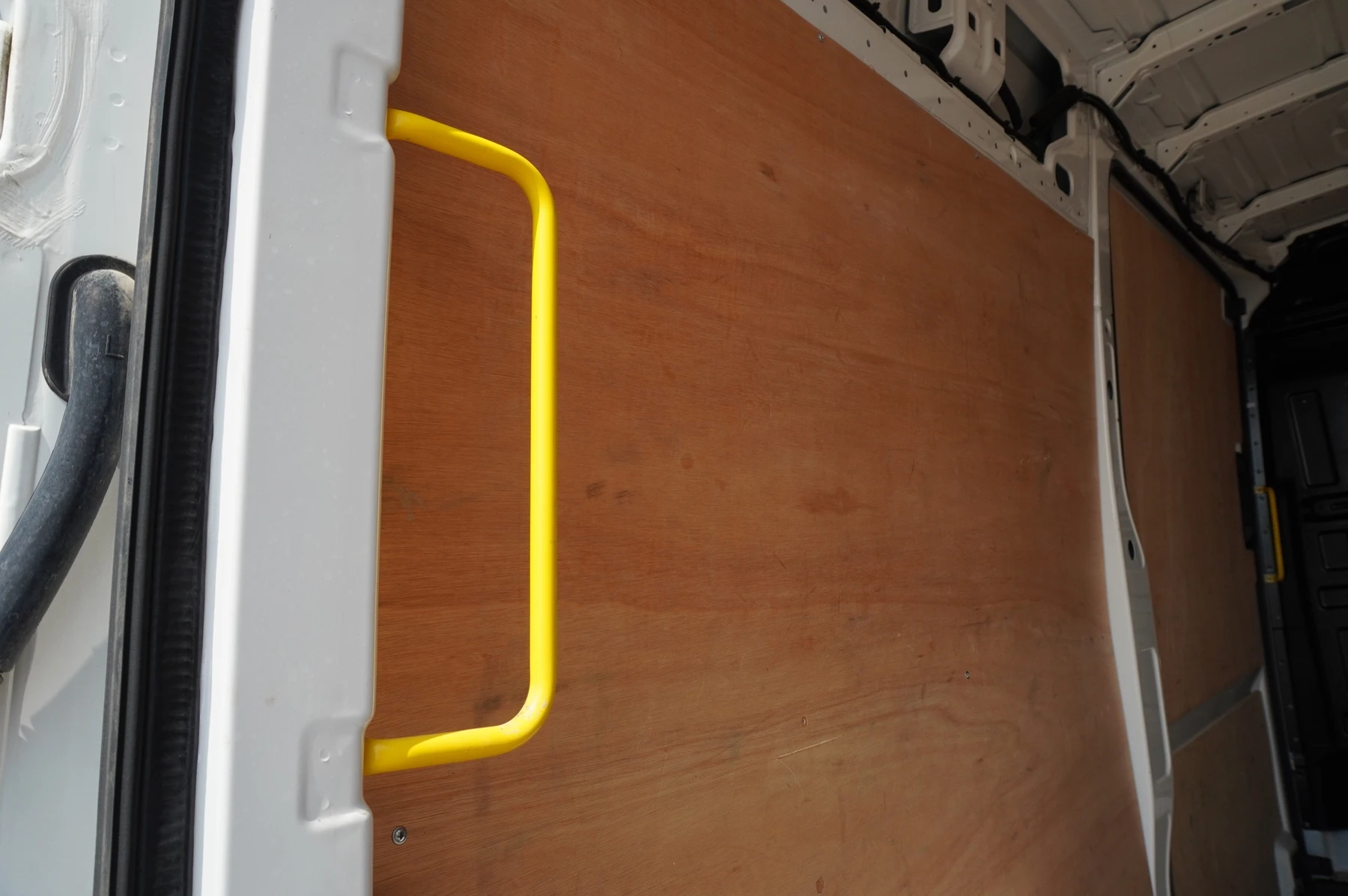 Volkswagen-Crafter-image-17