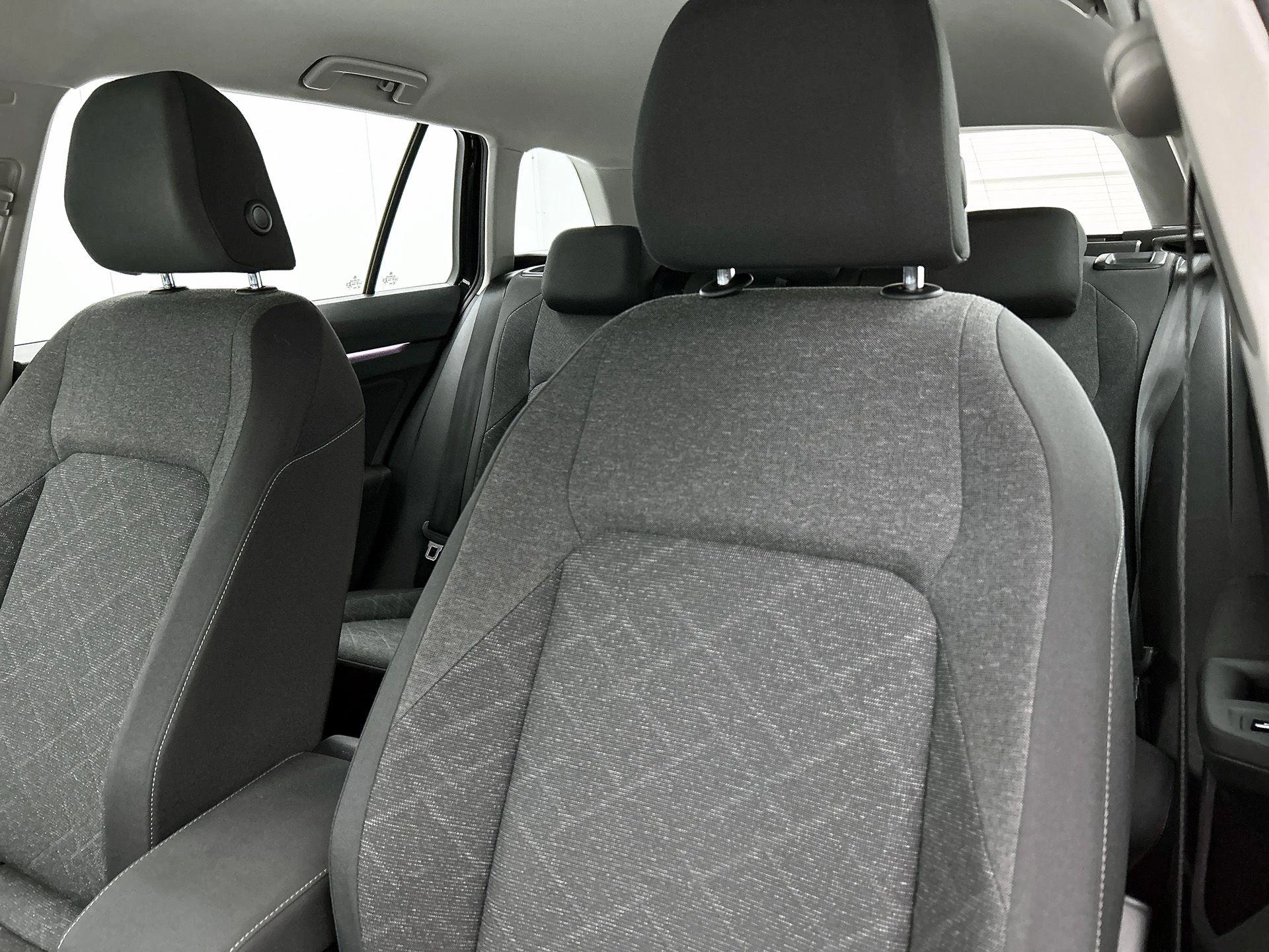 Volkswagen-Golf-image-12