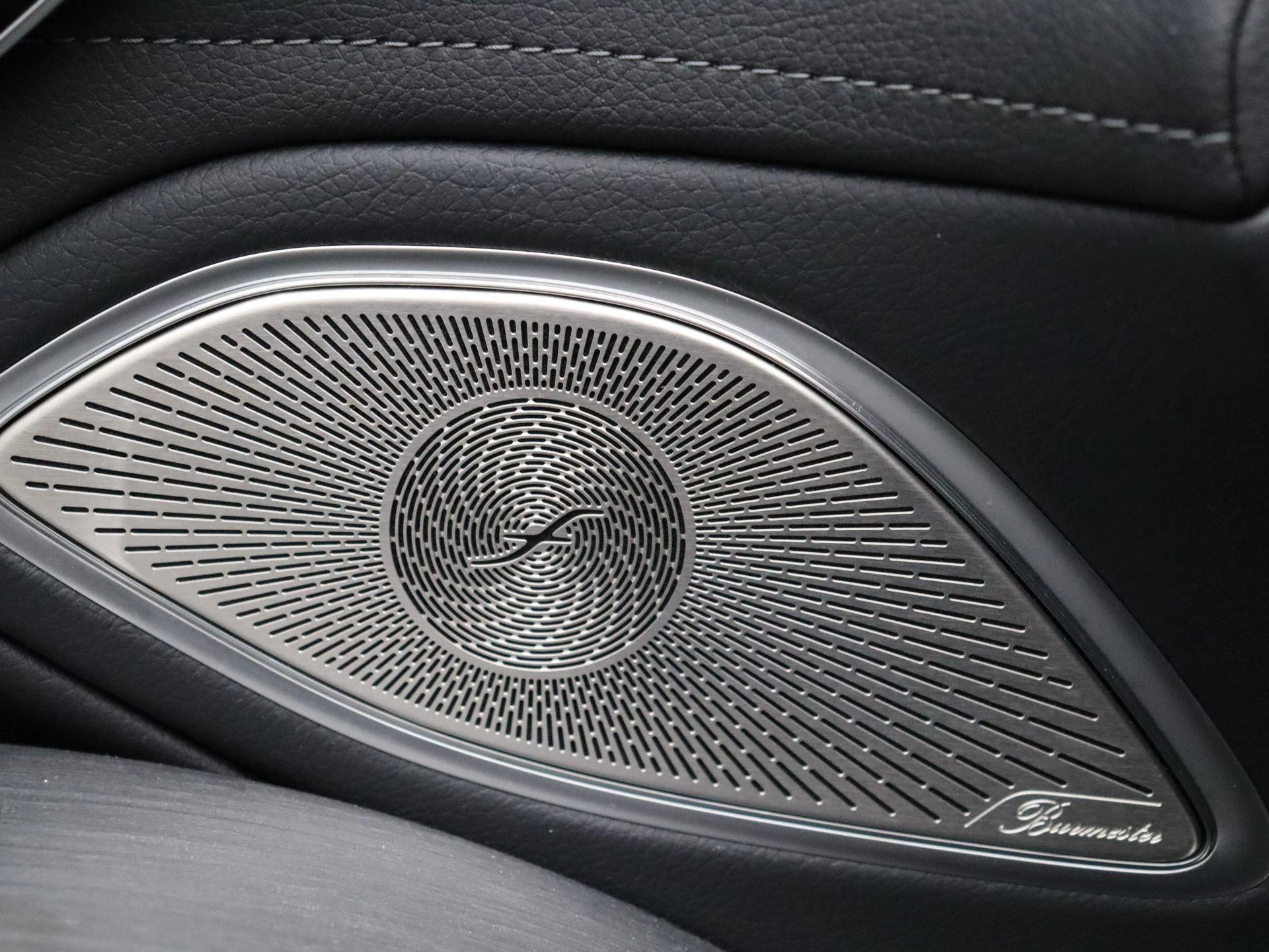 Mercedes-Benz-EQS-image-9