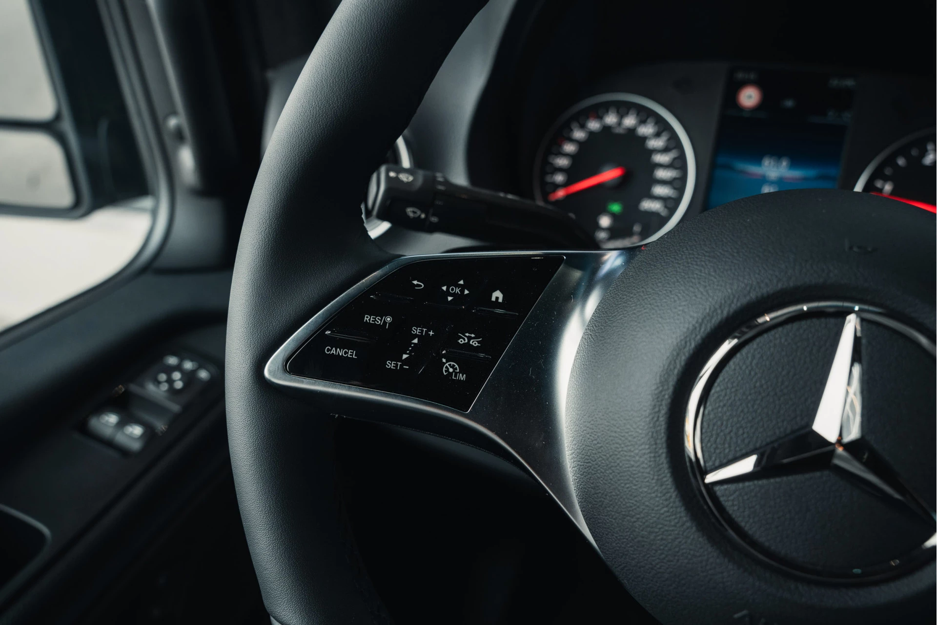 Mercedes-Benz-Sprinter-image-66