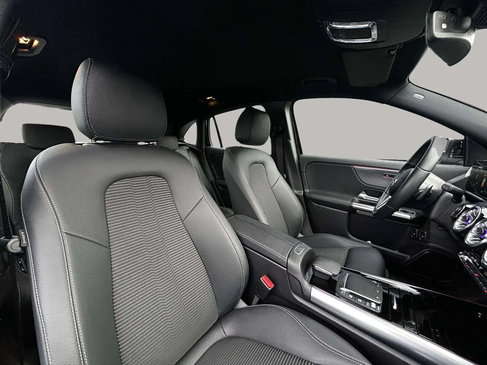 Mercedes-Benz-GLA-image-12