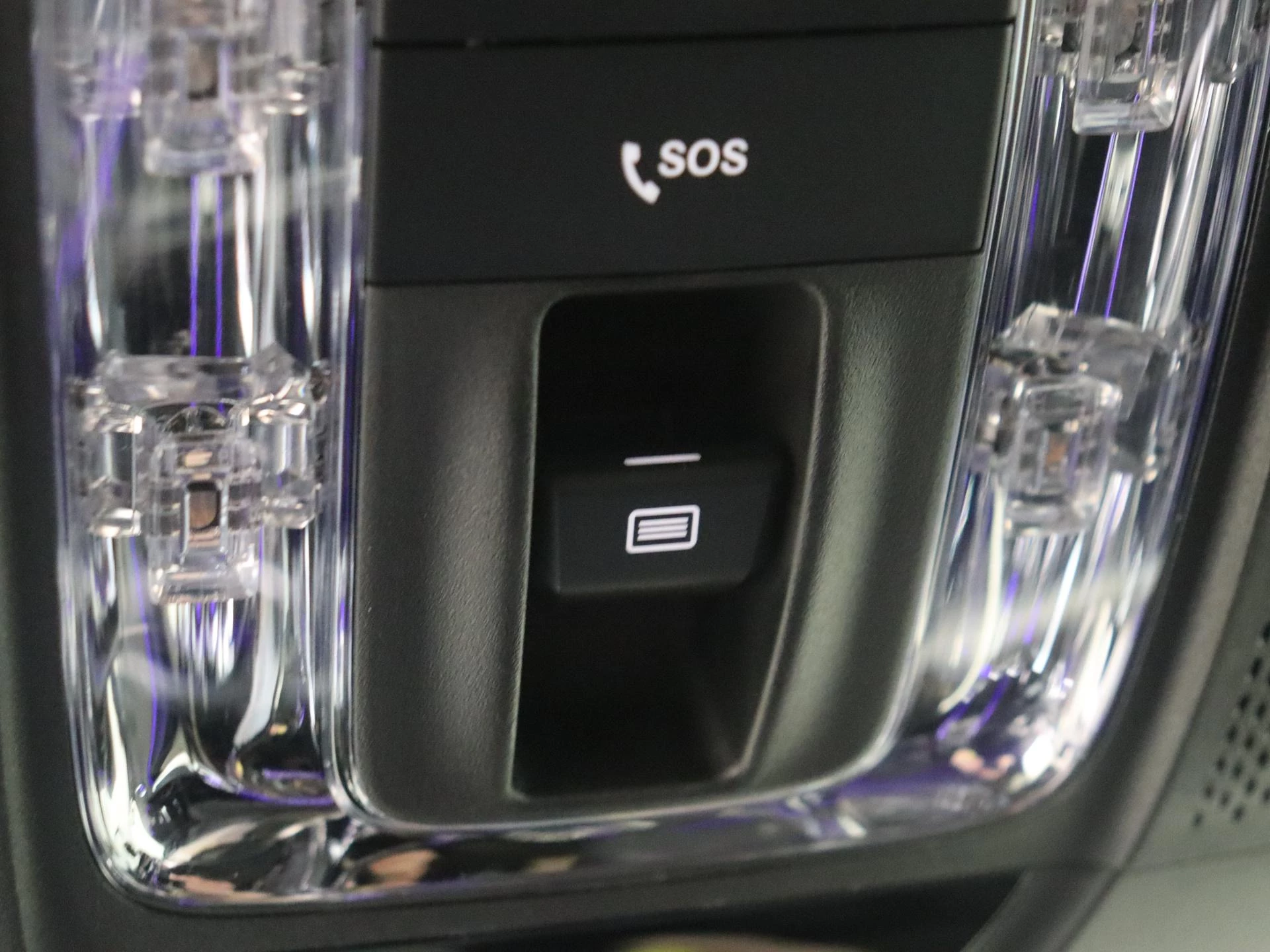 Mercedes-Benz-EQB-image-27