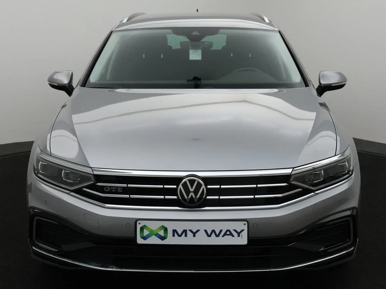 Volkswagen-Passat-image-1