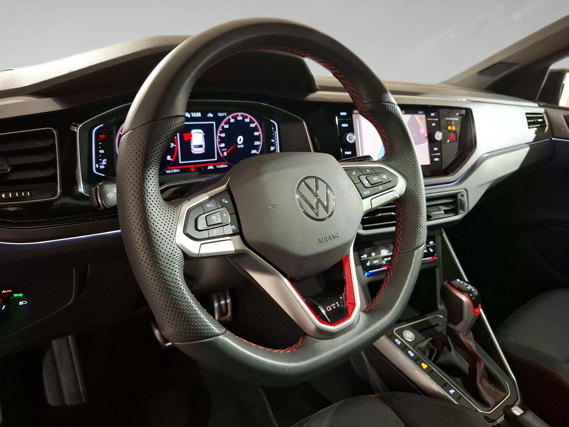 Volkswagen-Polo-image-7