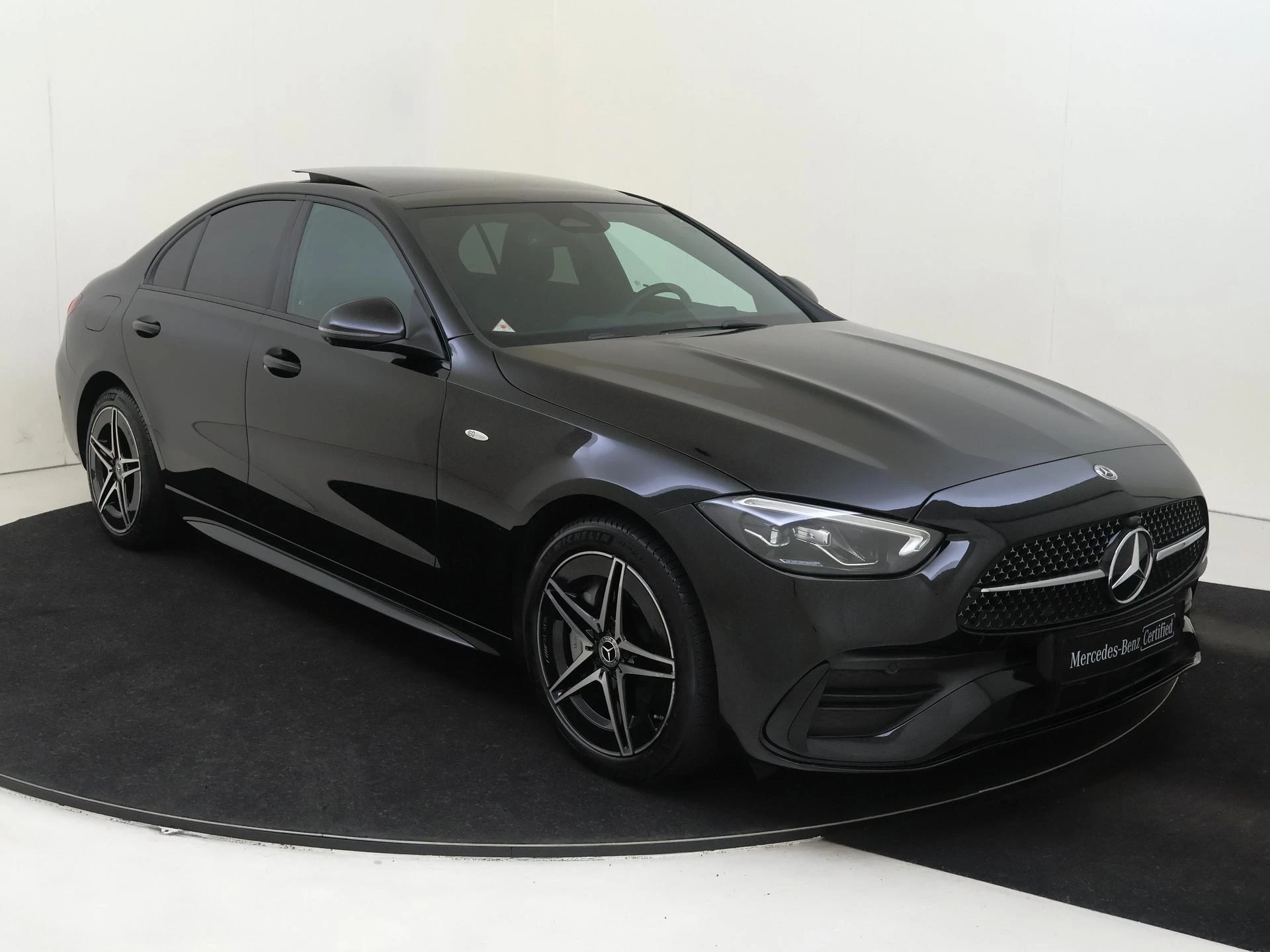 Mercedes-Benz-C-Klasse-image-1