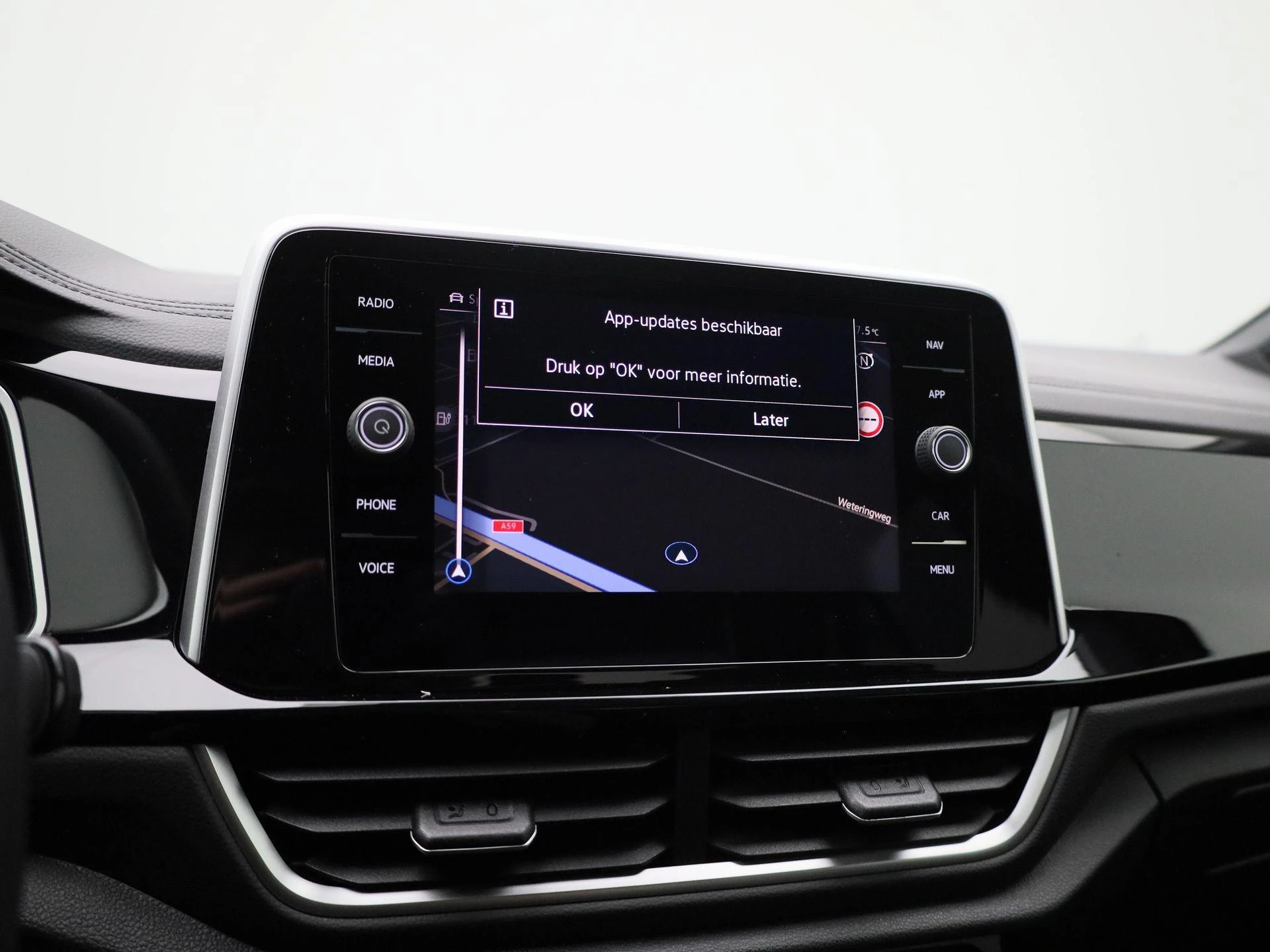 Volkswagen-T-Roc-image-14