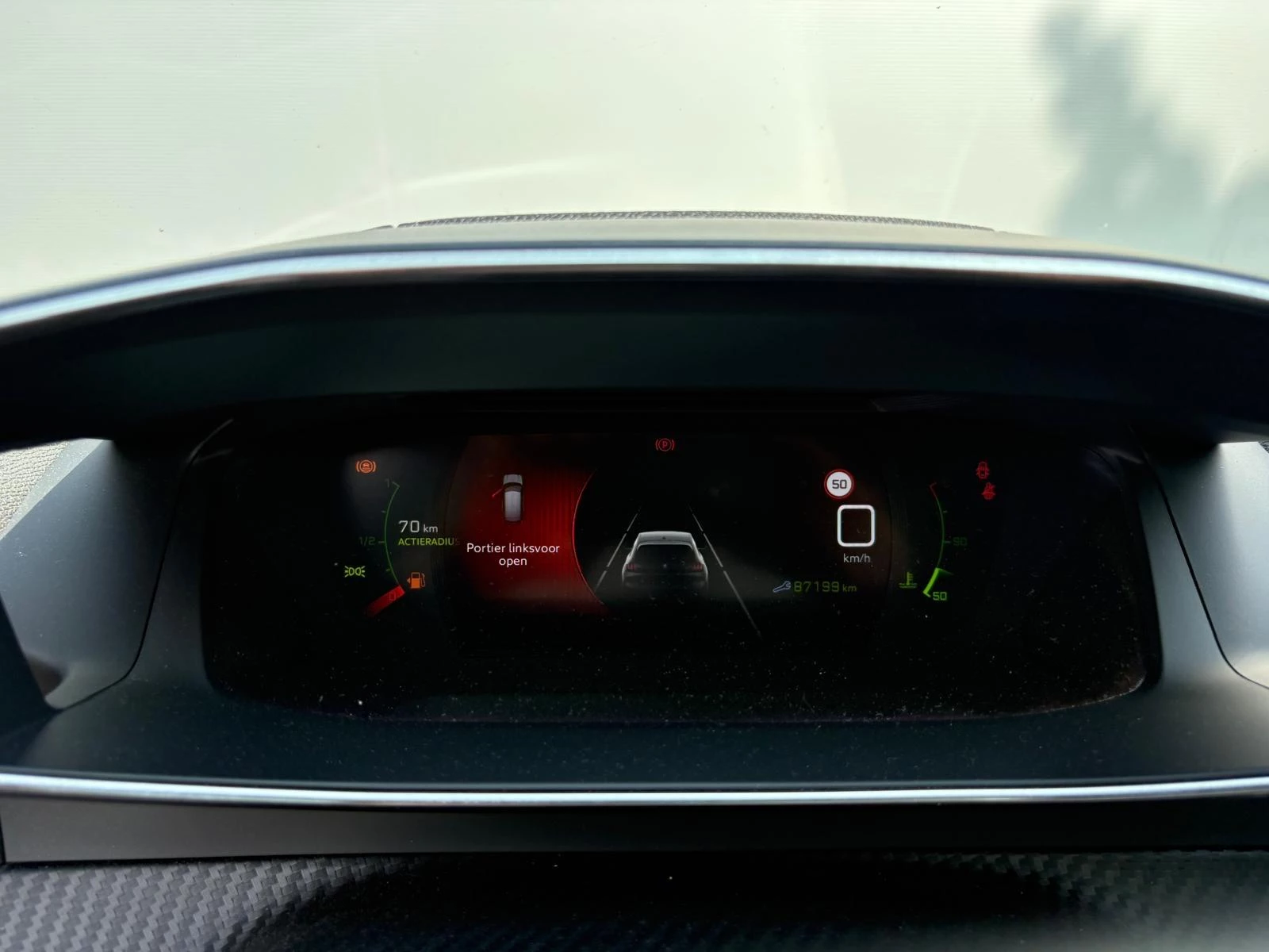 Peugeot-208-image-12