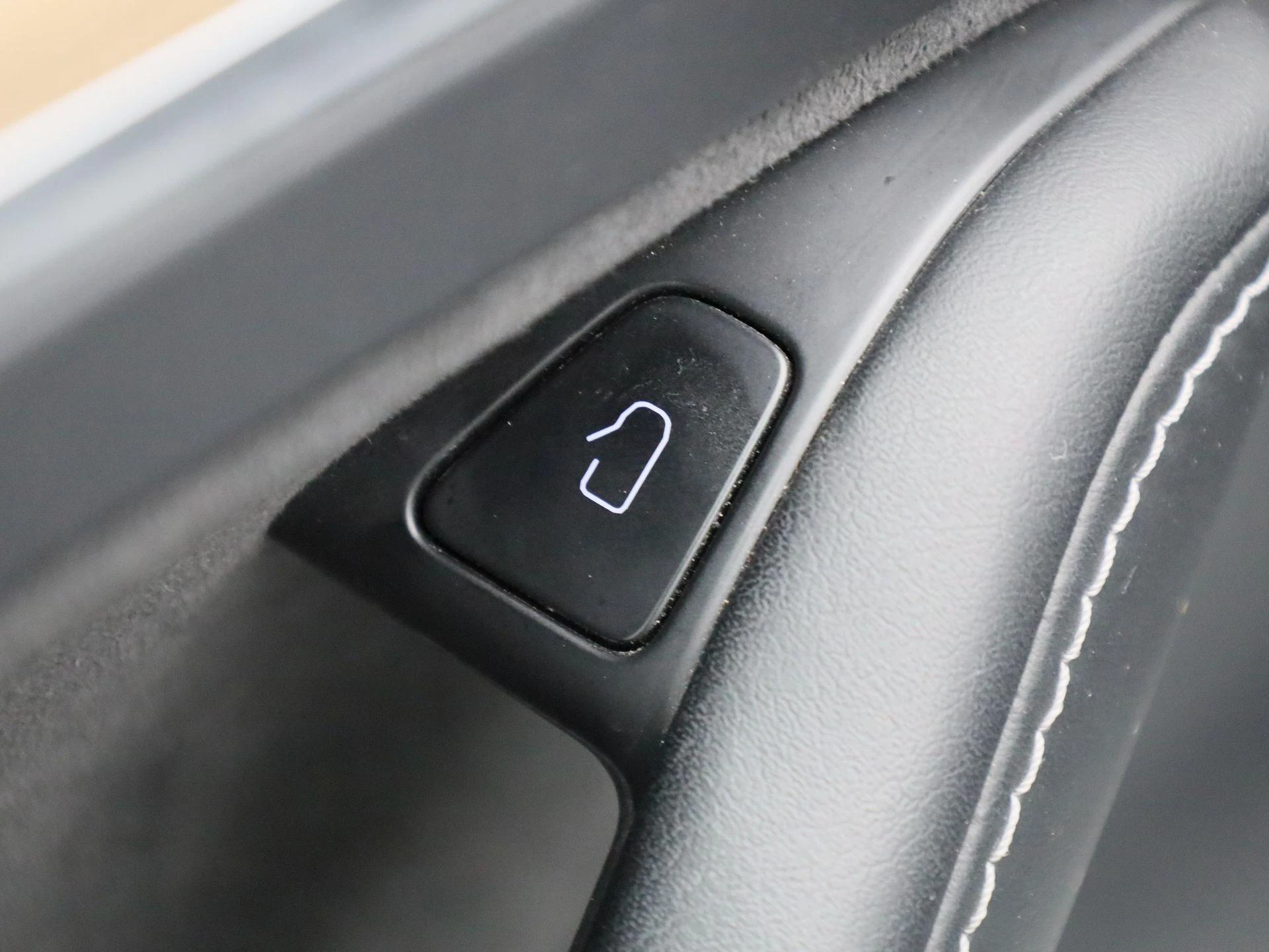 Tesla-Model 3-image-32