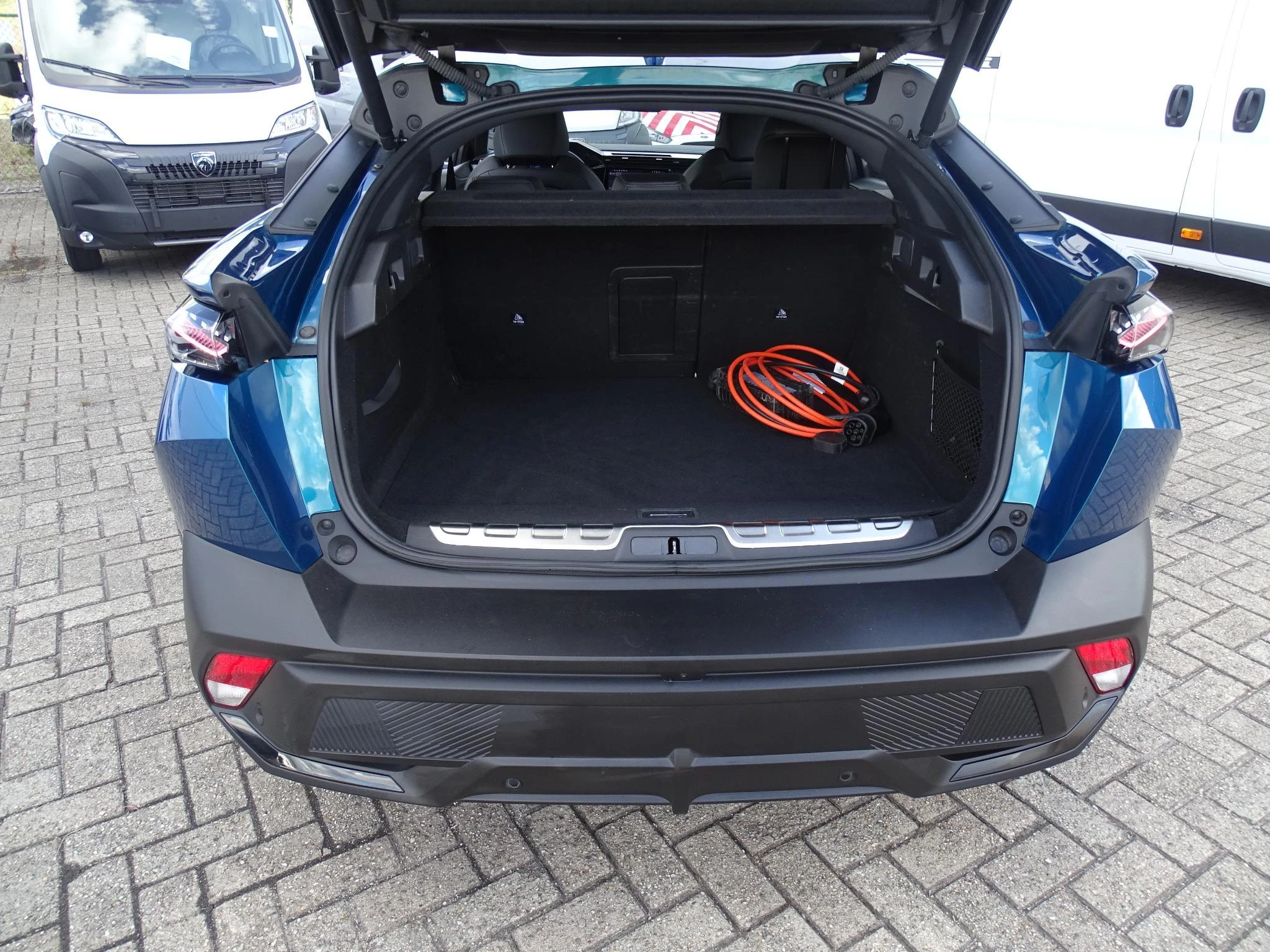 Peugeot 408 1.6 Hybrid 225 S&S EAT8 First Edition