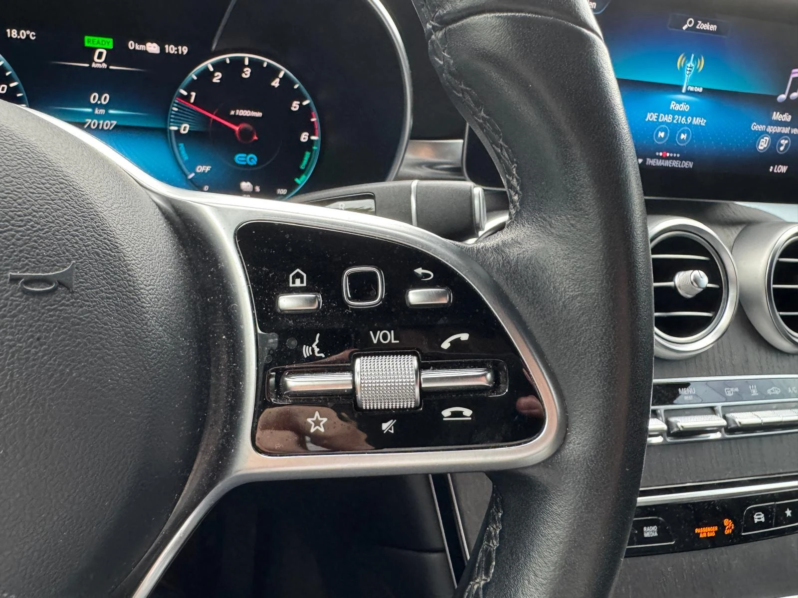 Mercedes-Benz-GLC-image-15