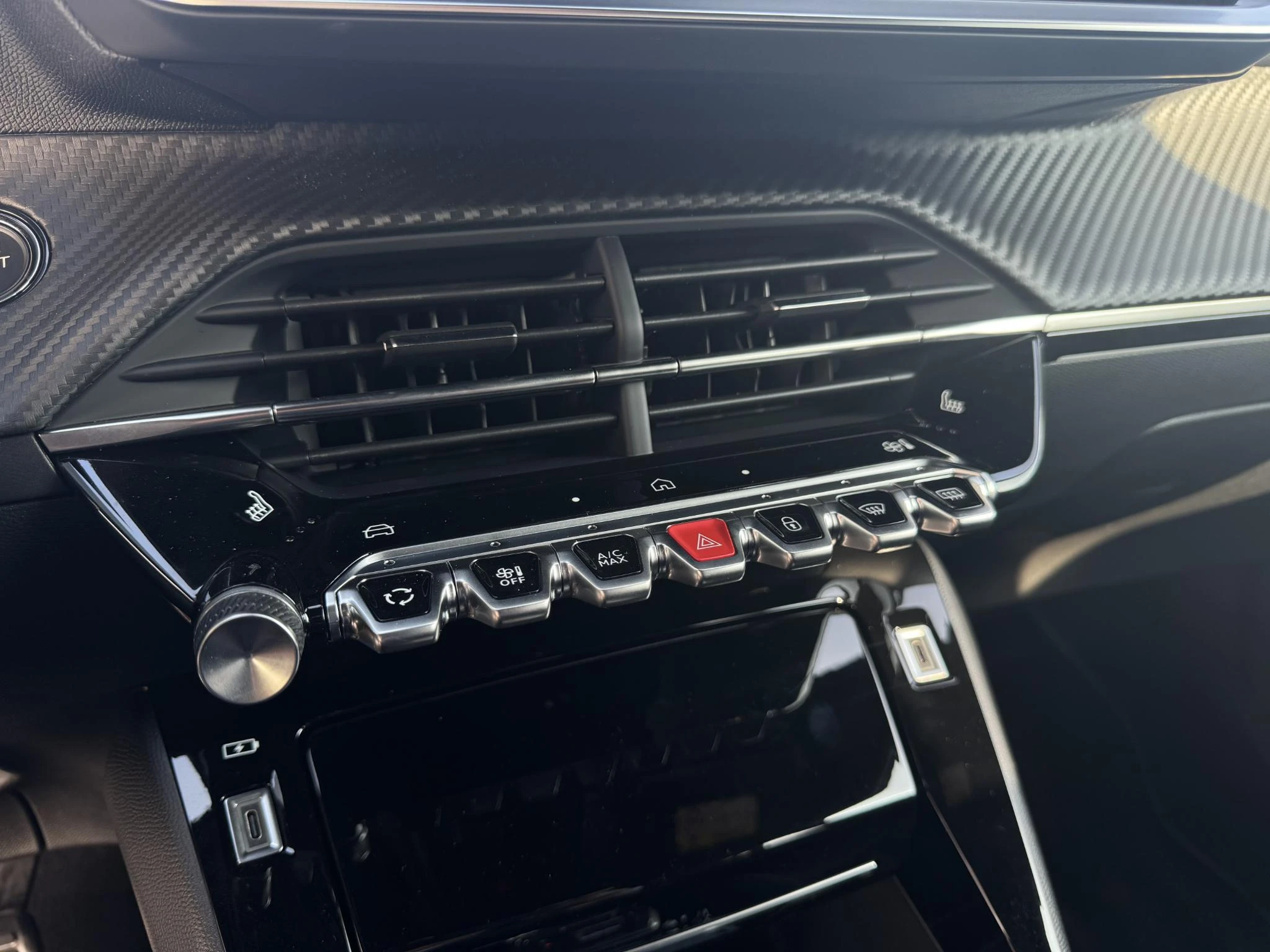 Peugeot-e-2008-image-19