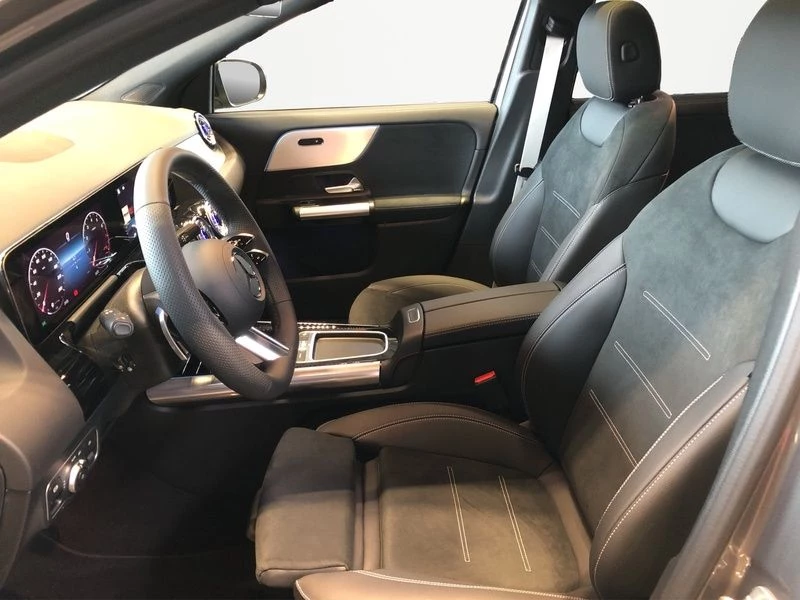 Mercedes-Benz GLA 200 AMG NIGHT PANO AHK DISTRONIC 20-ZOLL AMG LineC118 GLA 200 AMG NIGHT PANO AHK DISTRONIC 20-ZOLL AMG Line