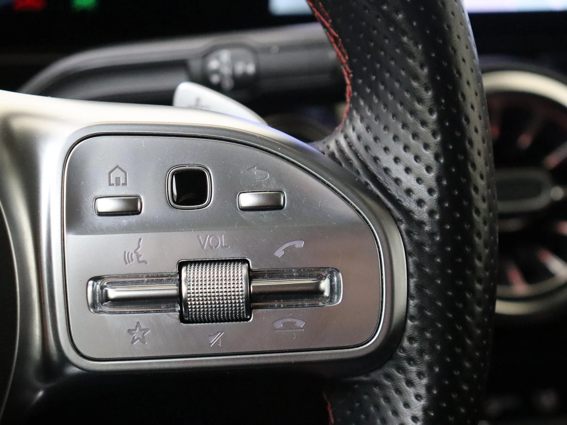 Mercedes-Benz-B-Klasse-image-12
