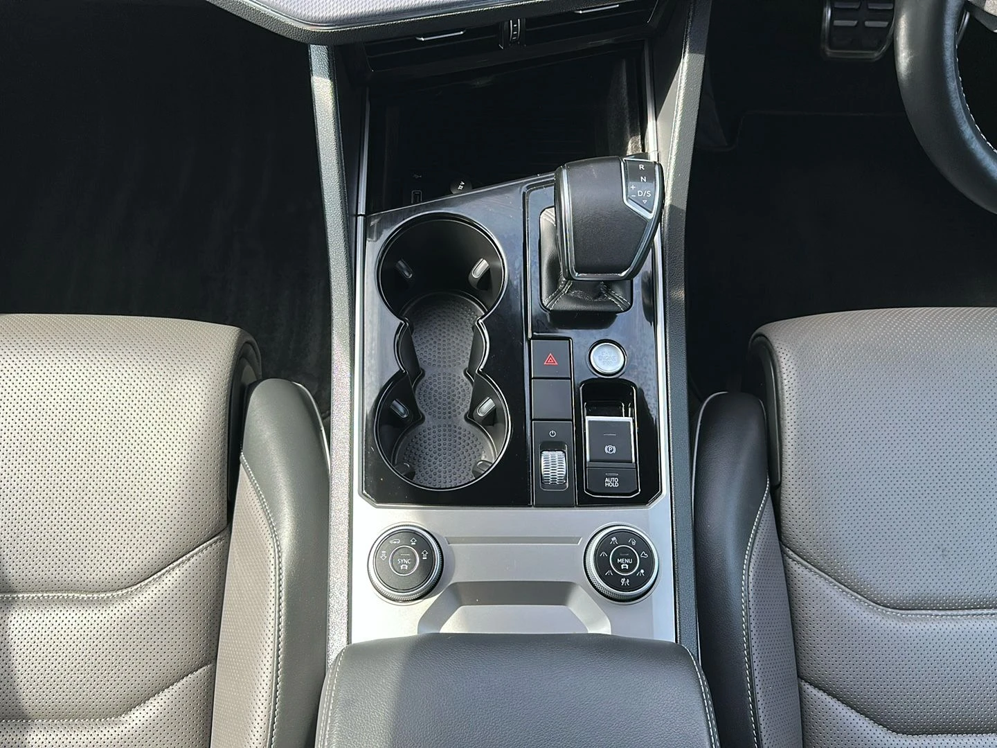 Volkswagen-Touareg-image-11
