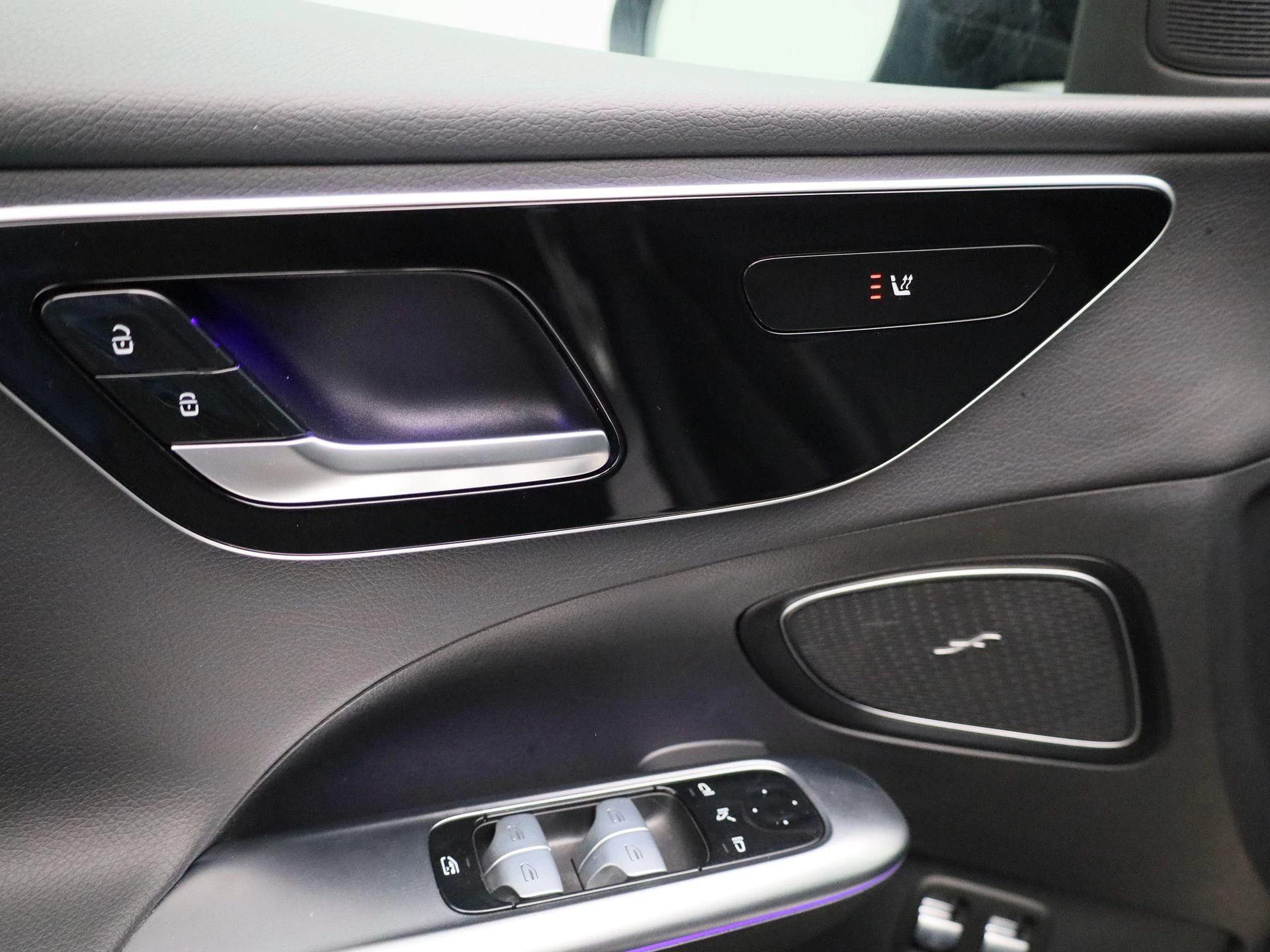 Mercedes-Benz-C-Klasse-image-25