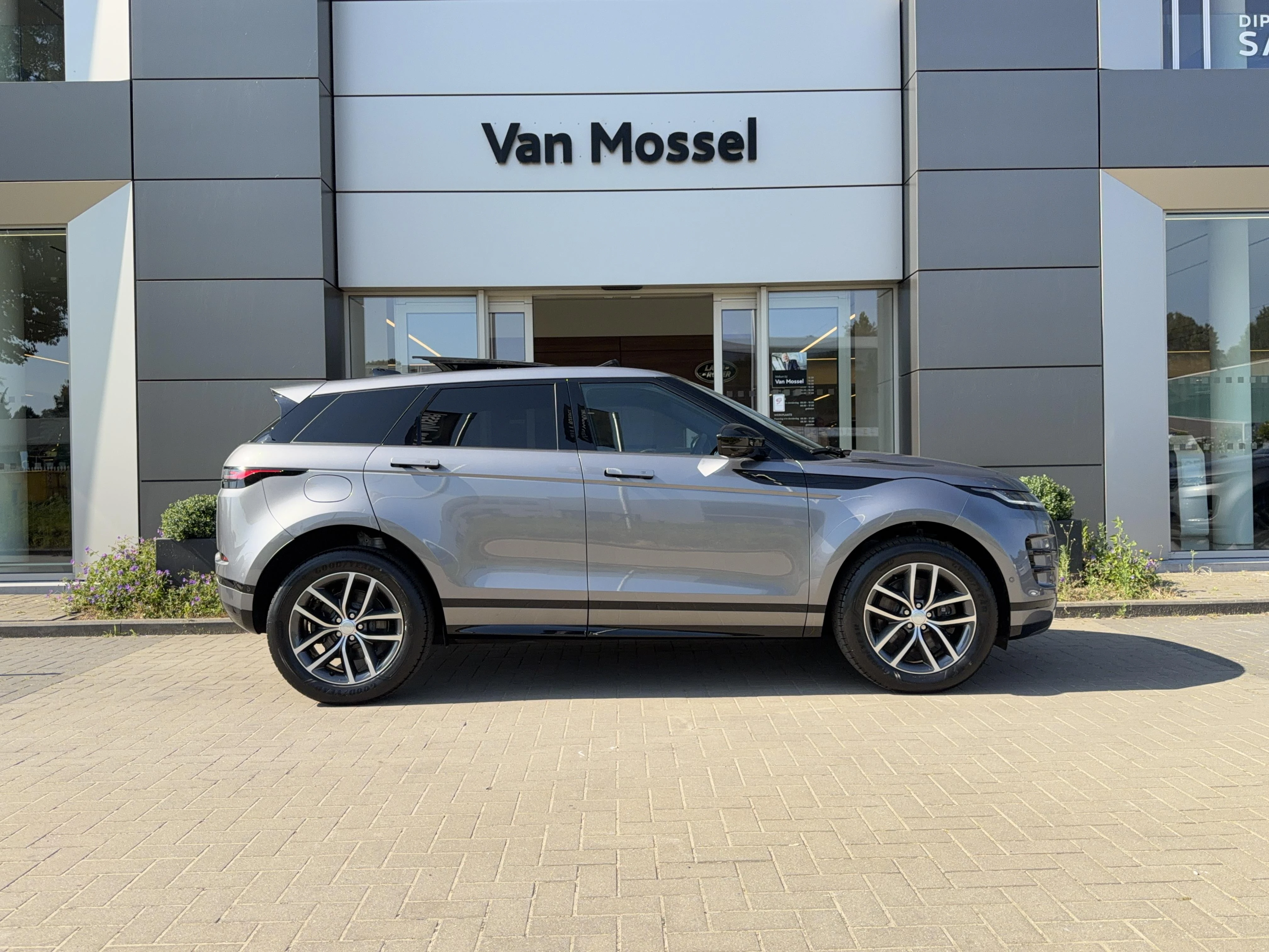 Land Rover Range Rover Evoque P270e Dynamic SE AWD Auto. 26MY