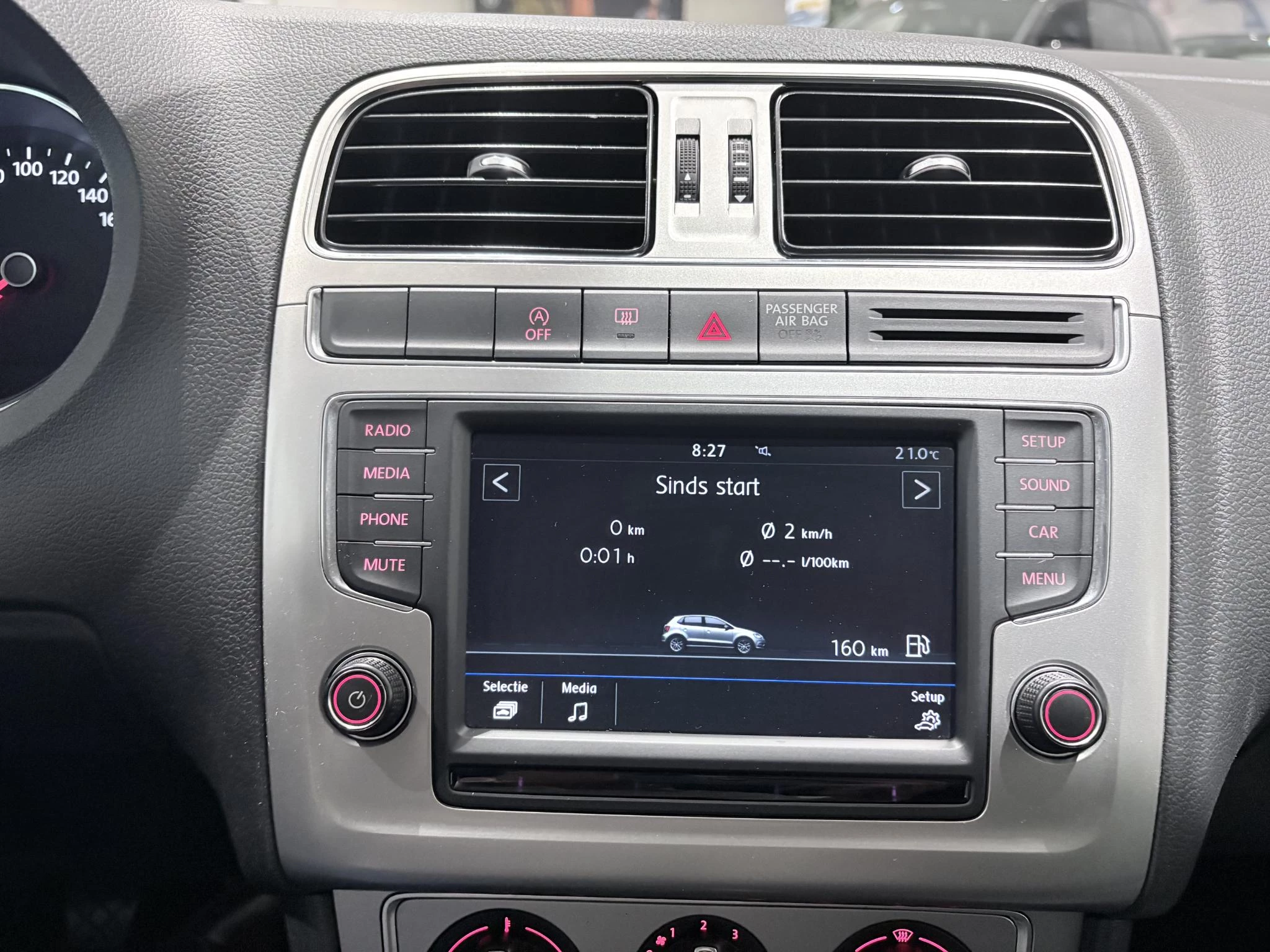 Volkswagen-Polo-image-21