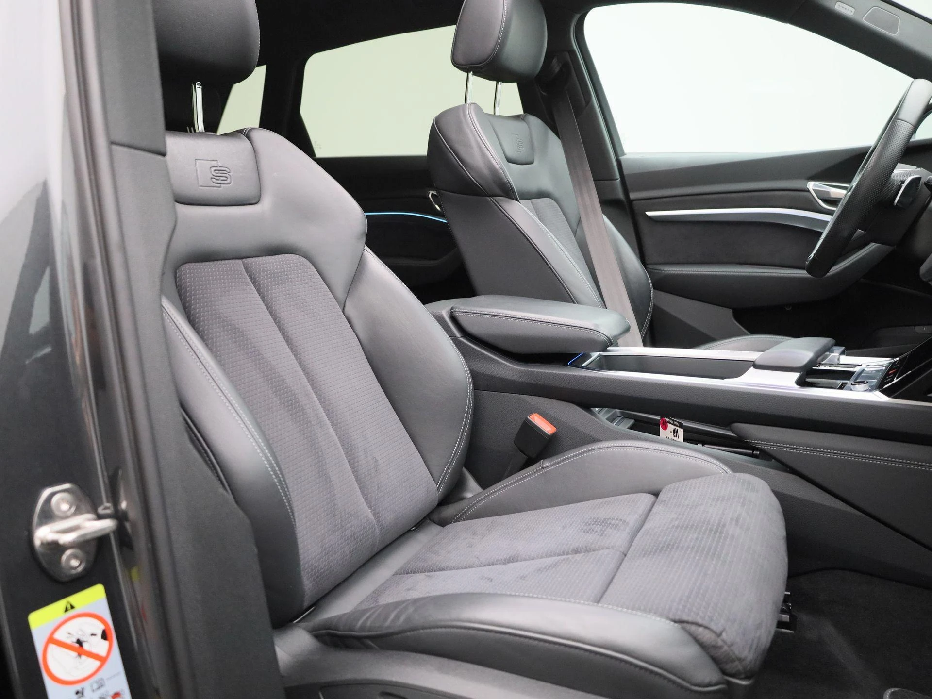 Audi-Q8 e-tron-image-32