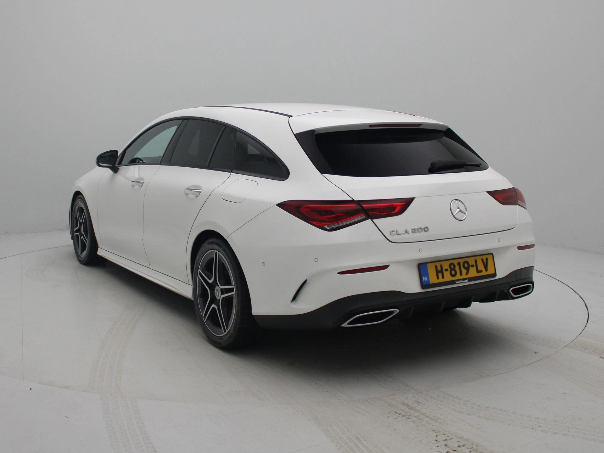 Mercedes-Benz-CLA-image-2
