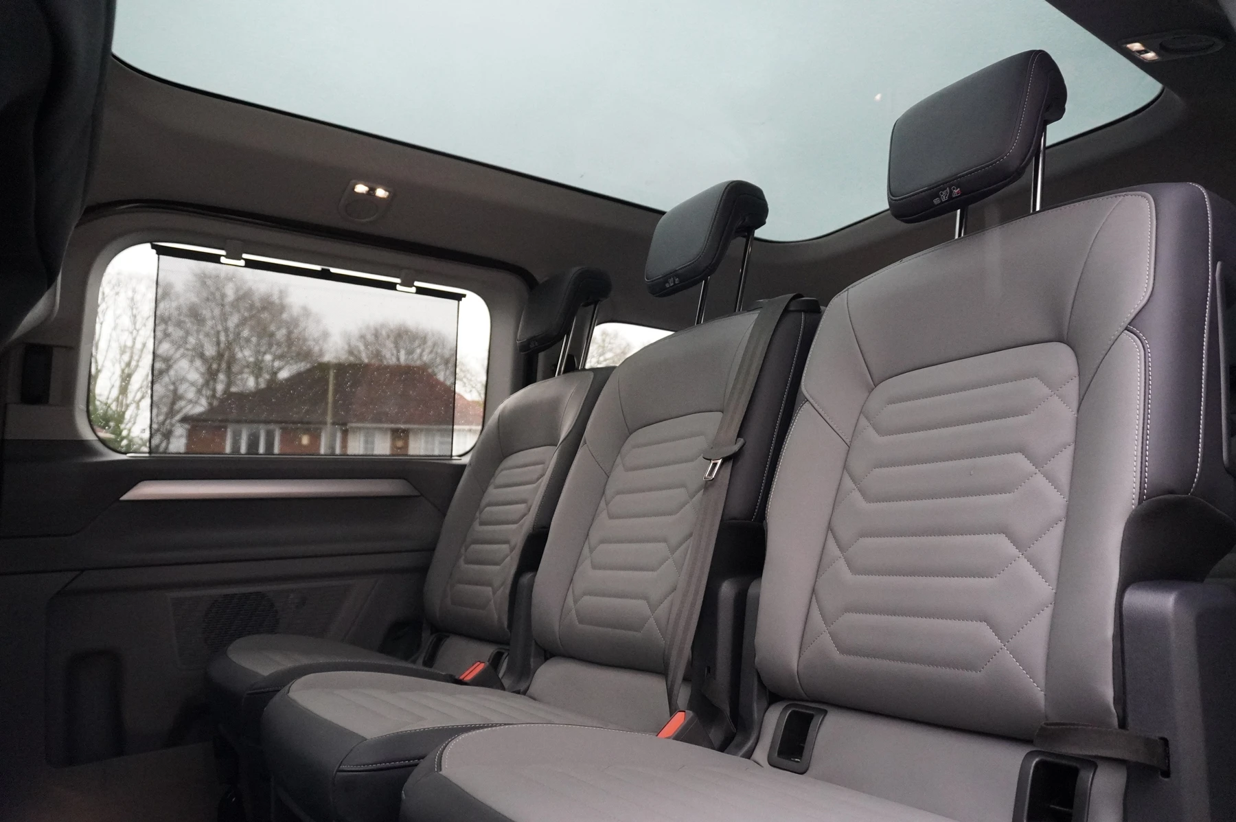 Volkswagen-Transporter-image-8