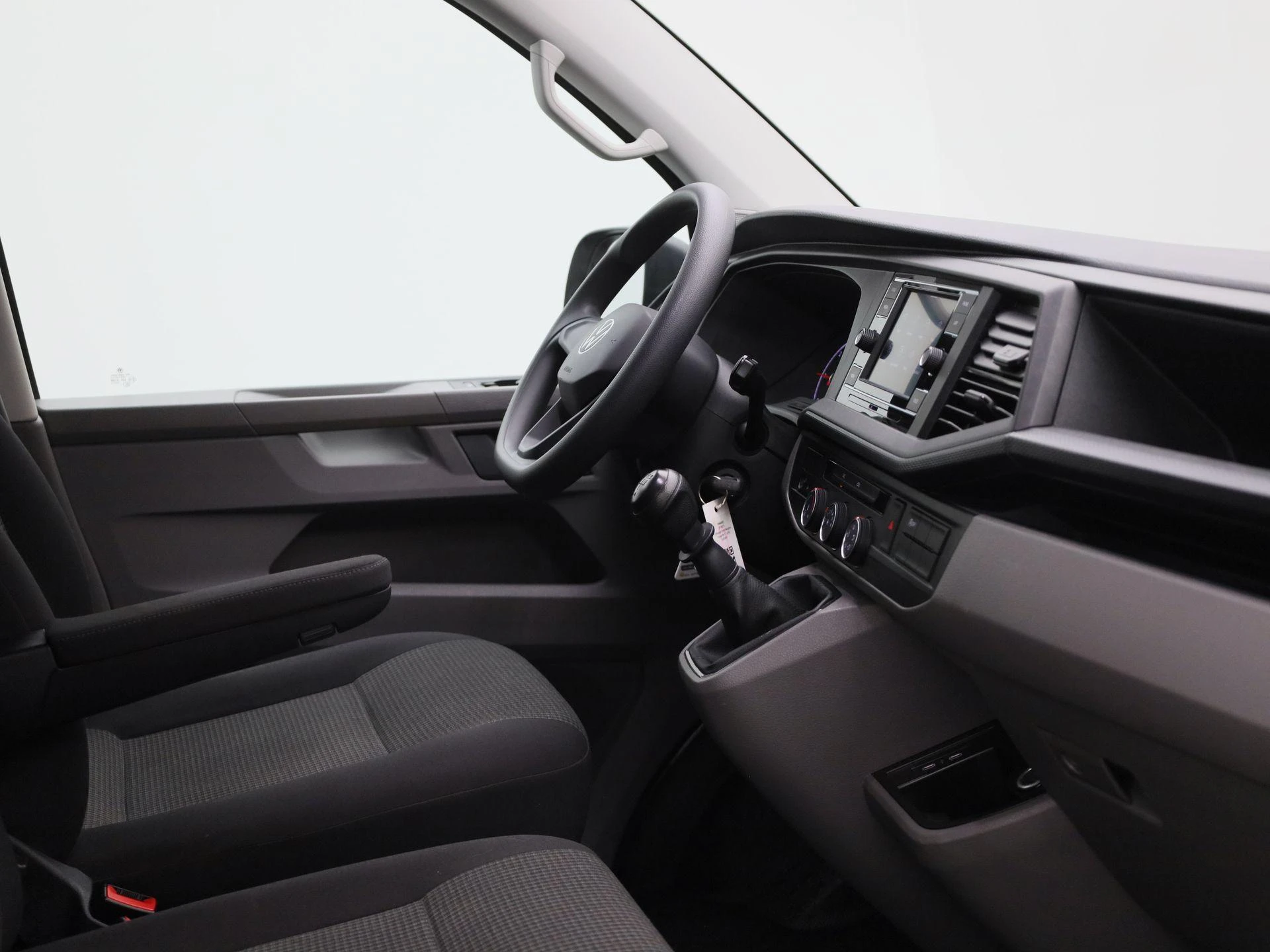 Volkswagen-Transporter-image-30