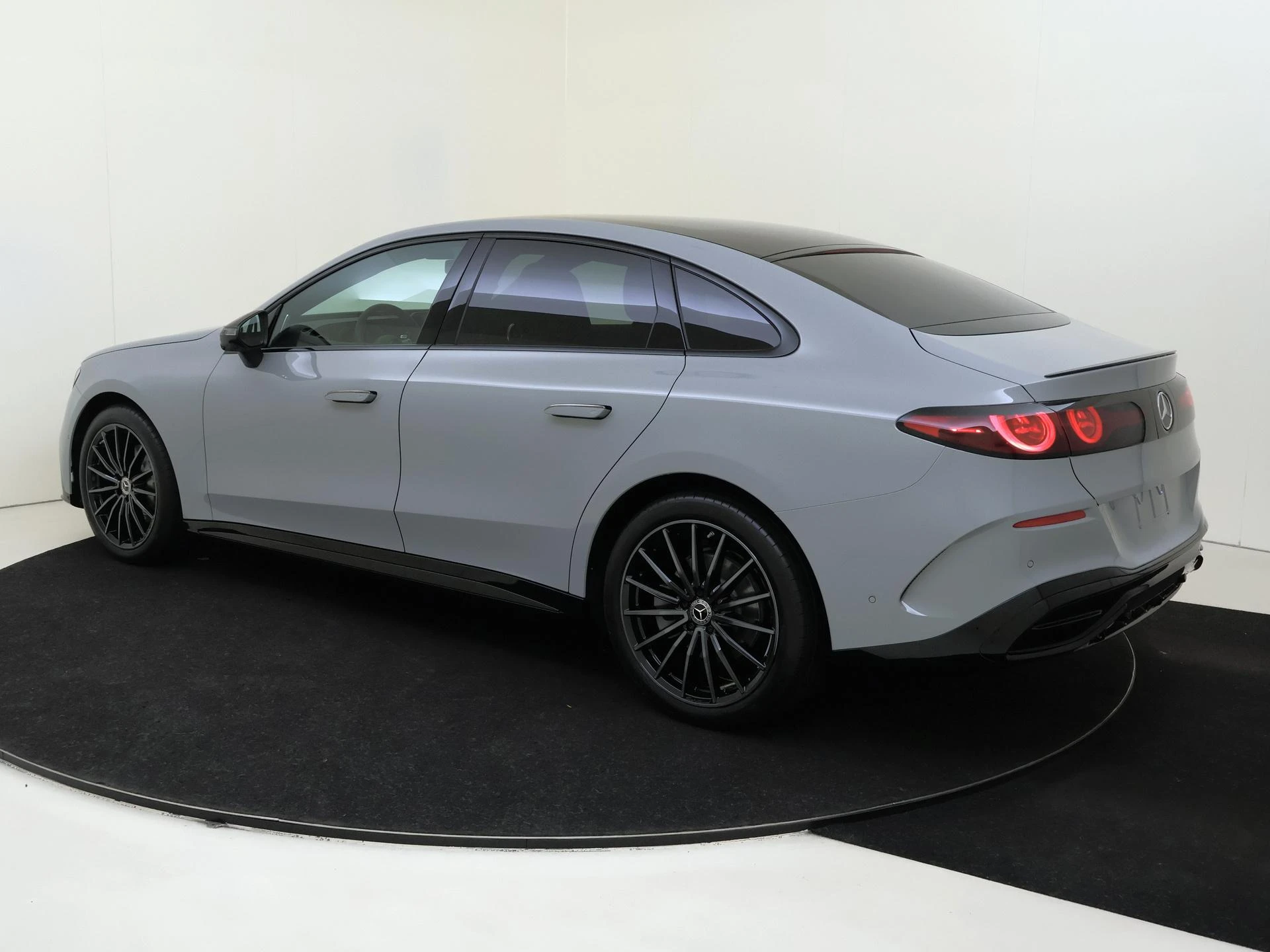 Mercedes-Benz-C-Klasse-image-2