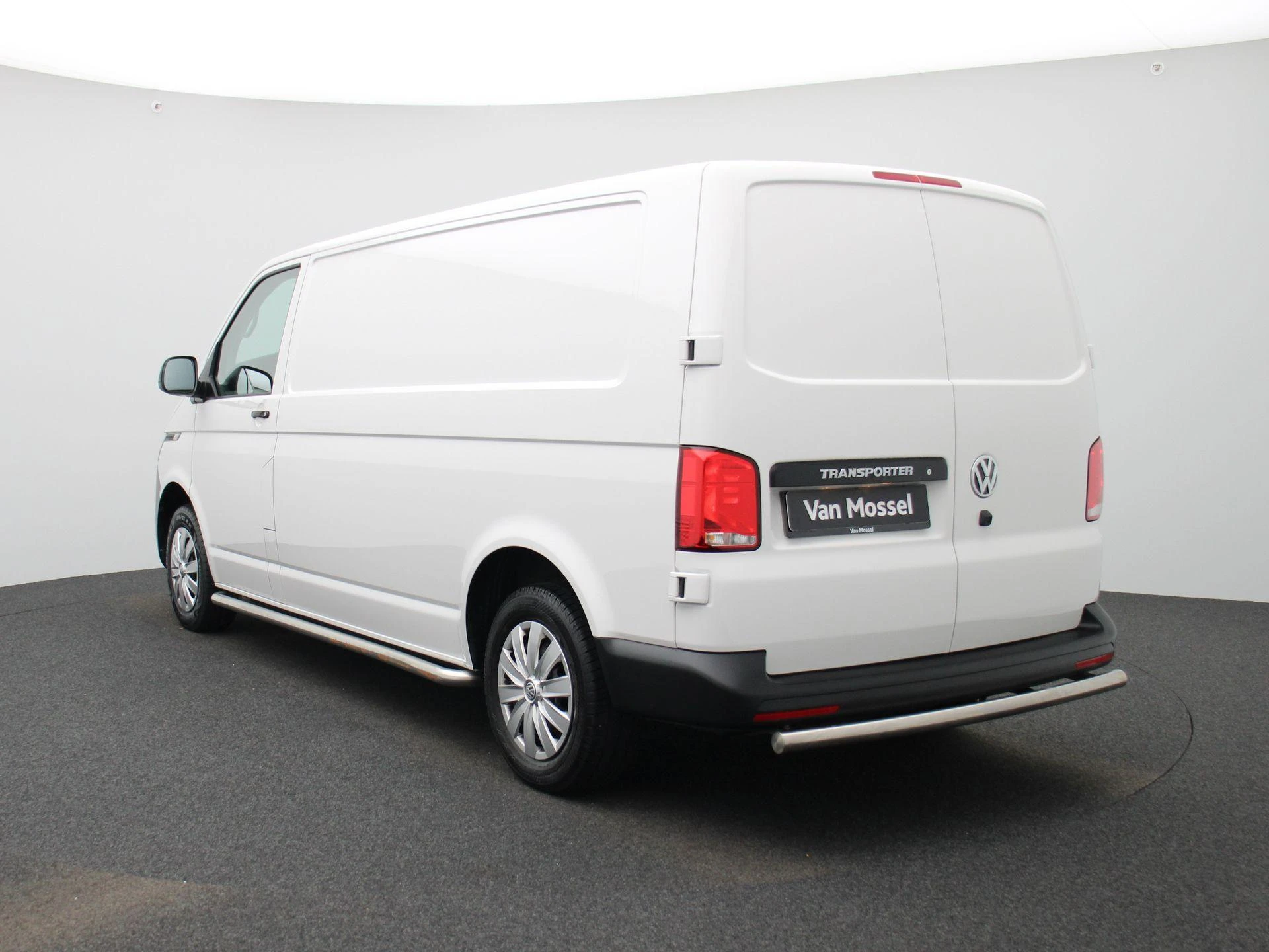 Volkswagen-Transporter-image-1