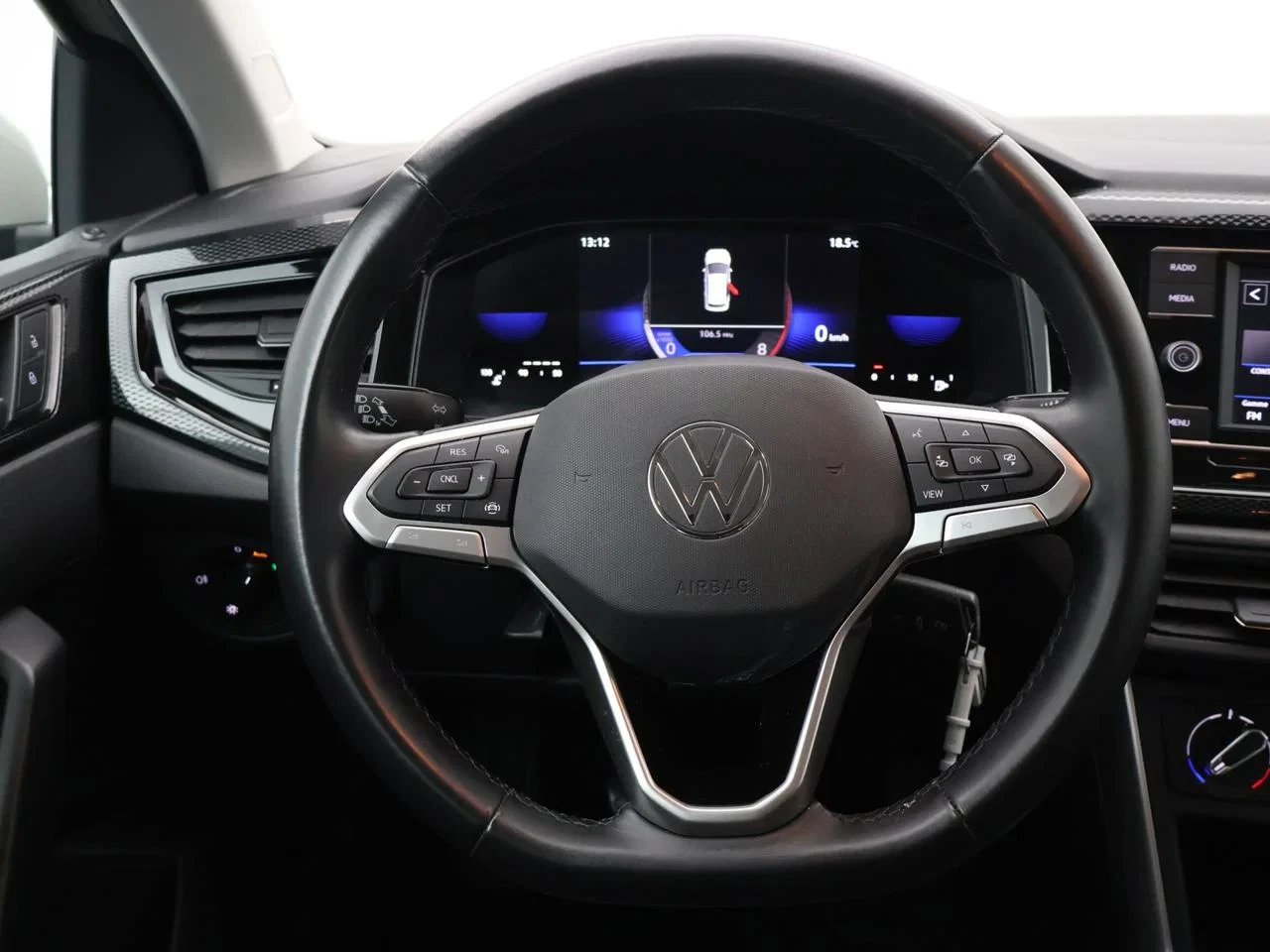 Volkswagen-Polo-image-17