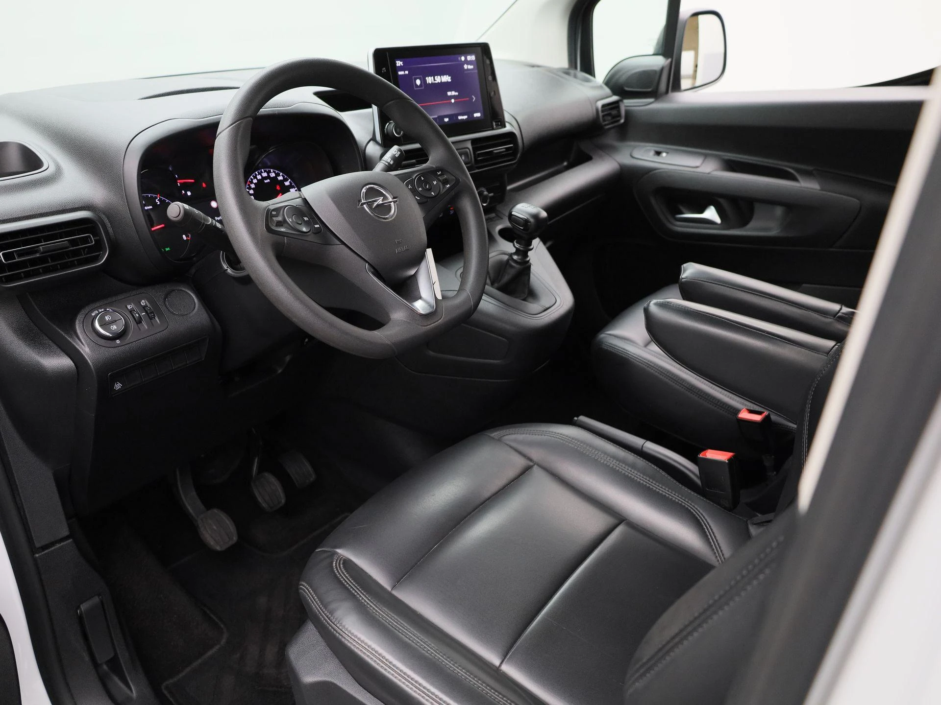 Opel-Combo Life-image-15