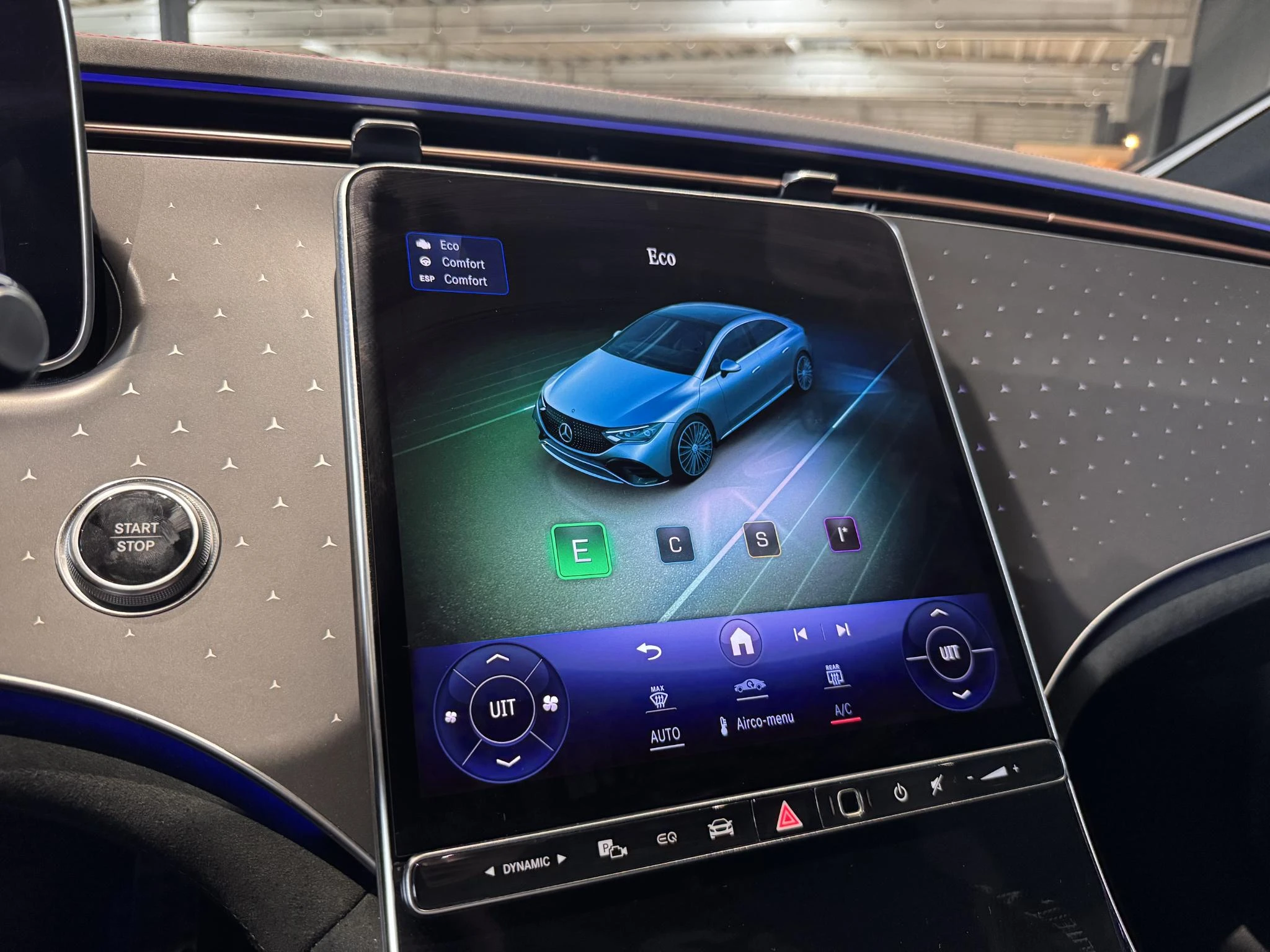 Mercedes-Benz-EQE-image-13