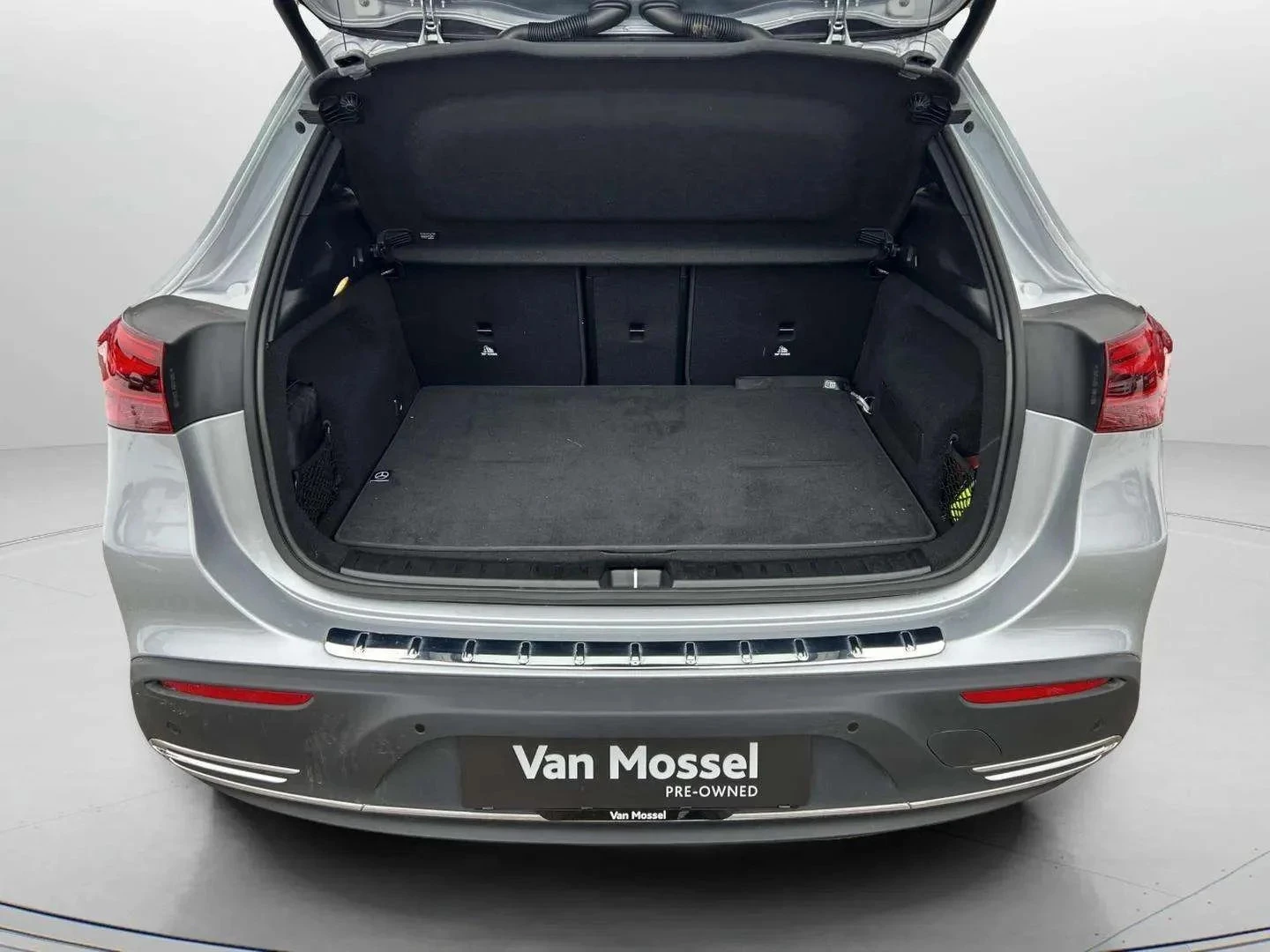 Mercedes-Benz-EQA-image-18