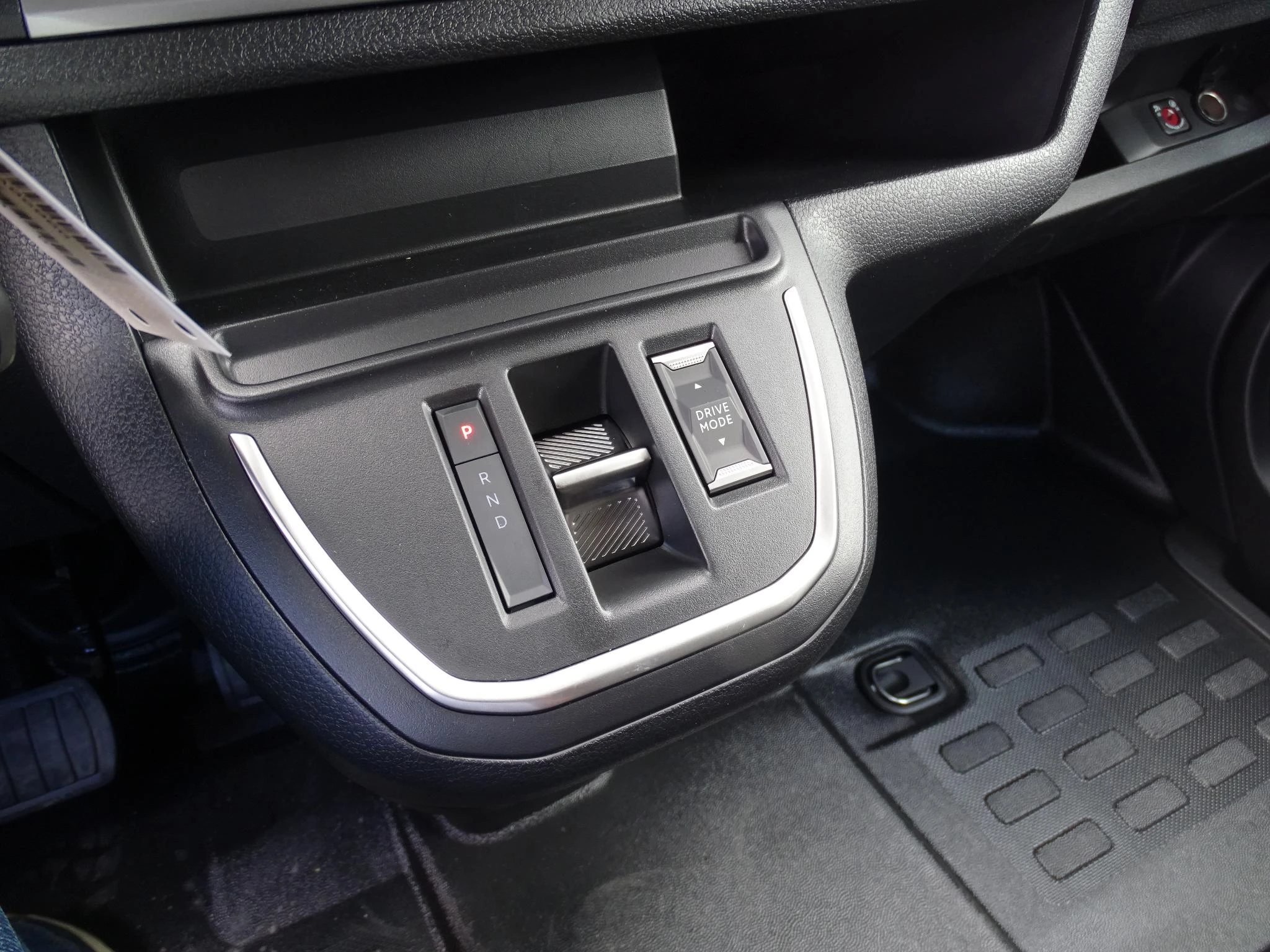 Opel-Vivaro-image-16