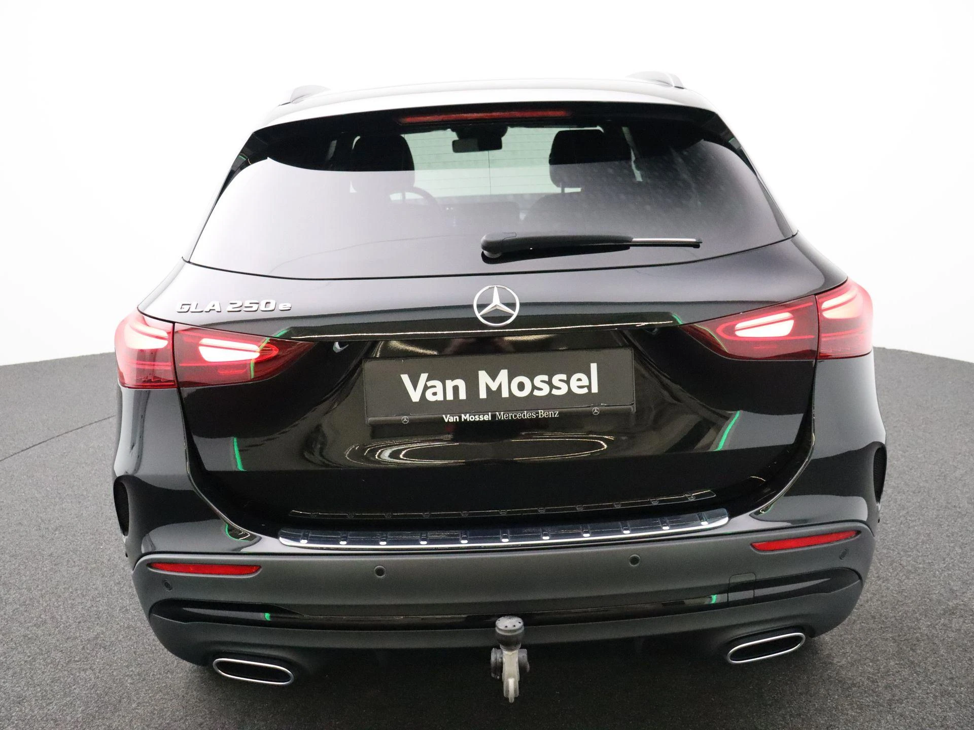 Mercedes-Benz-GLA-image-25