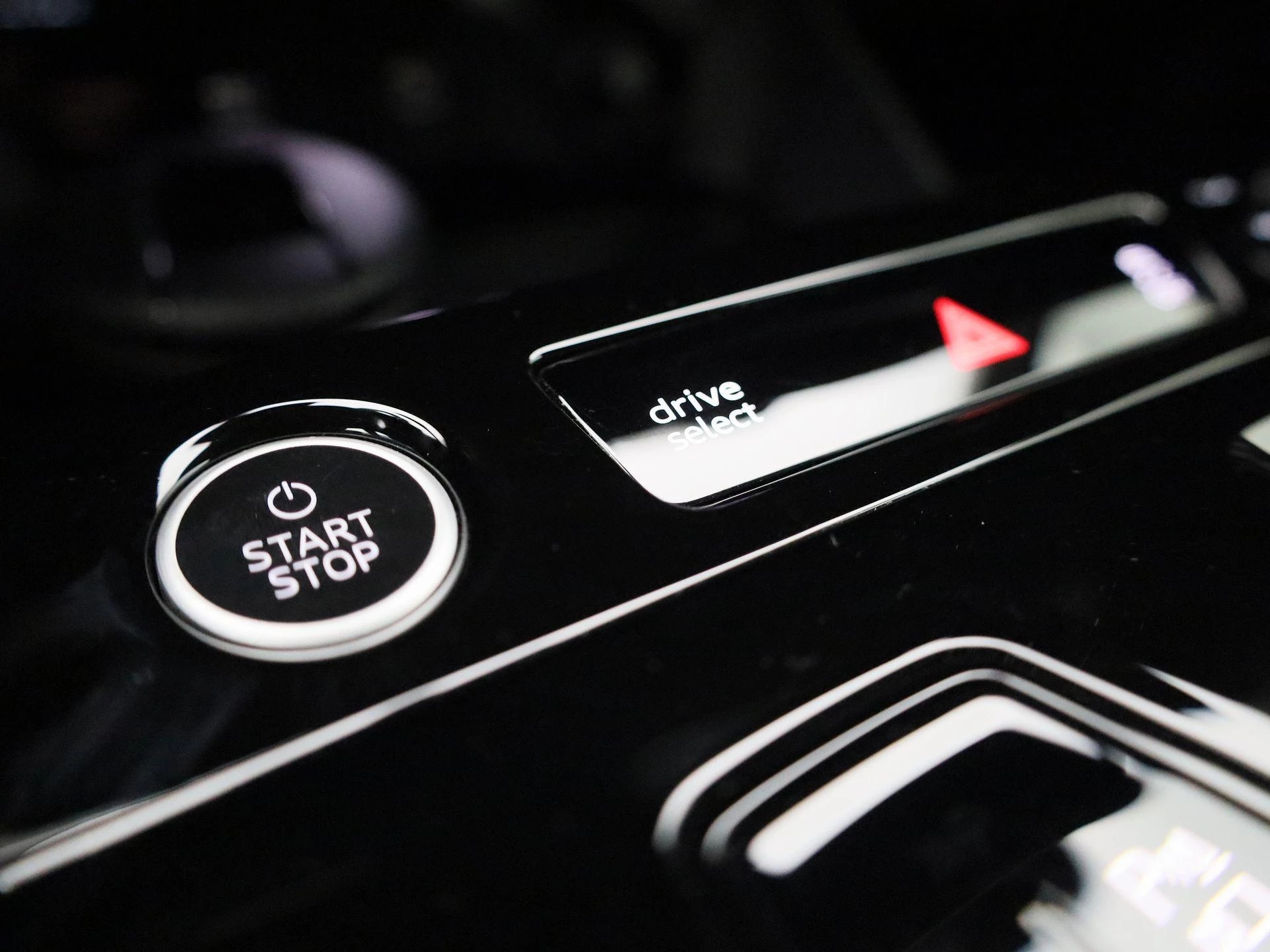 Audi-Q6 e-tron-image-30